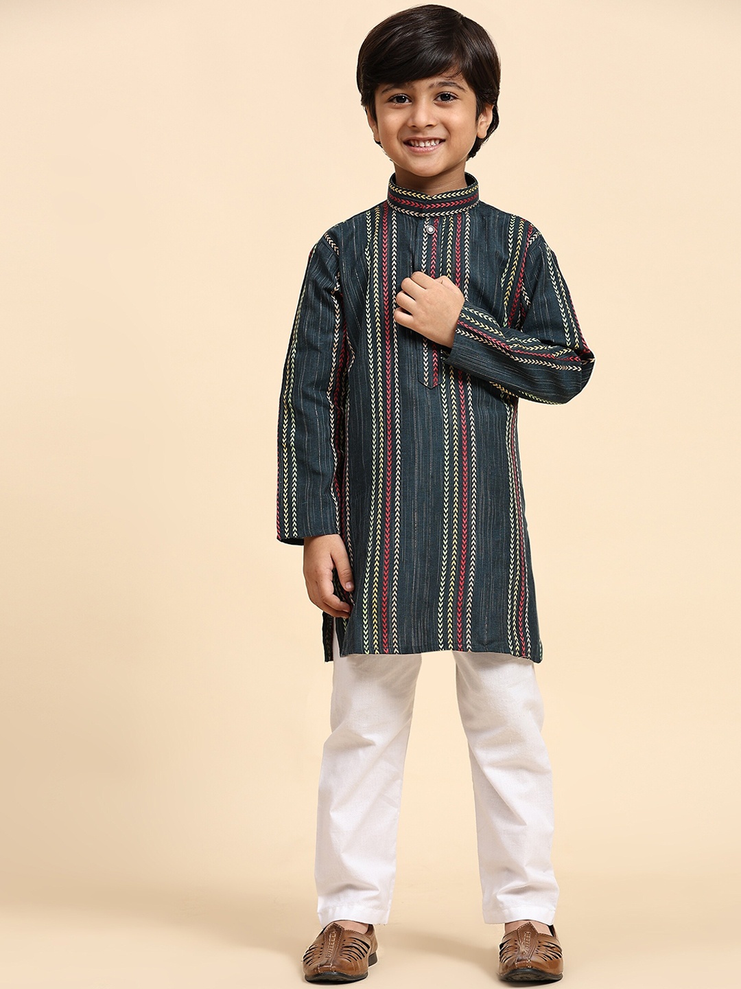 Pro-Ethic STYLE DEVELOPER Boys Striped Band Collar Straight Kurta With Pyjamas, Blue
Pro-Ethic STYLE DEVELOPER Boys Striped Band Collar Straight Kurta With Pyjamas, Blue