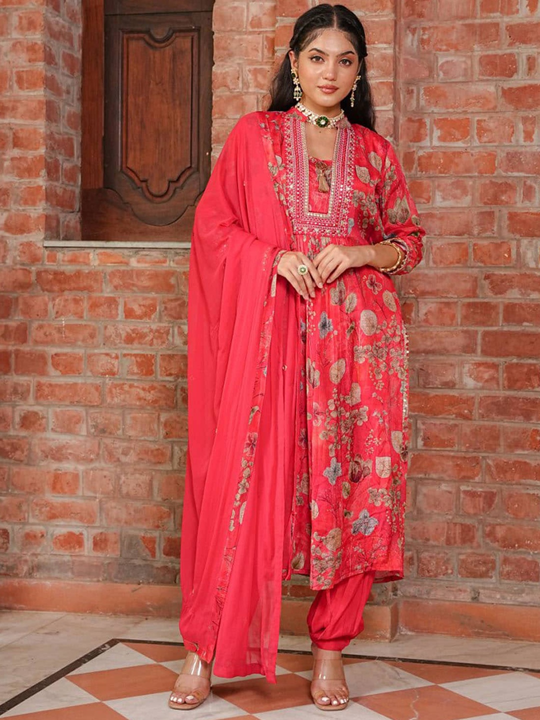 FASHION DWAR Floral Printed Pleated Straight Kurta with Trousers & With Dupatta, Red
FASHION DWAR Floral Printed Pleated Straight Kurta with Trousers & With Dupatta, Red