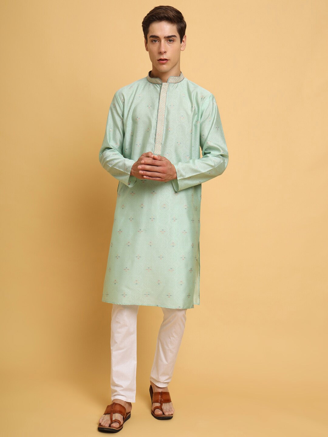 House of Pataudi Ethnic Motifs Woven Design Mandarin Collar Chanderi Cotton Straight Kurta, Sea green
House of Pataudi Ethnic Motifs Woven Design Mandarin Collar Chanderi Cotton Straight Kurta, Sea green