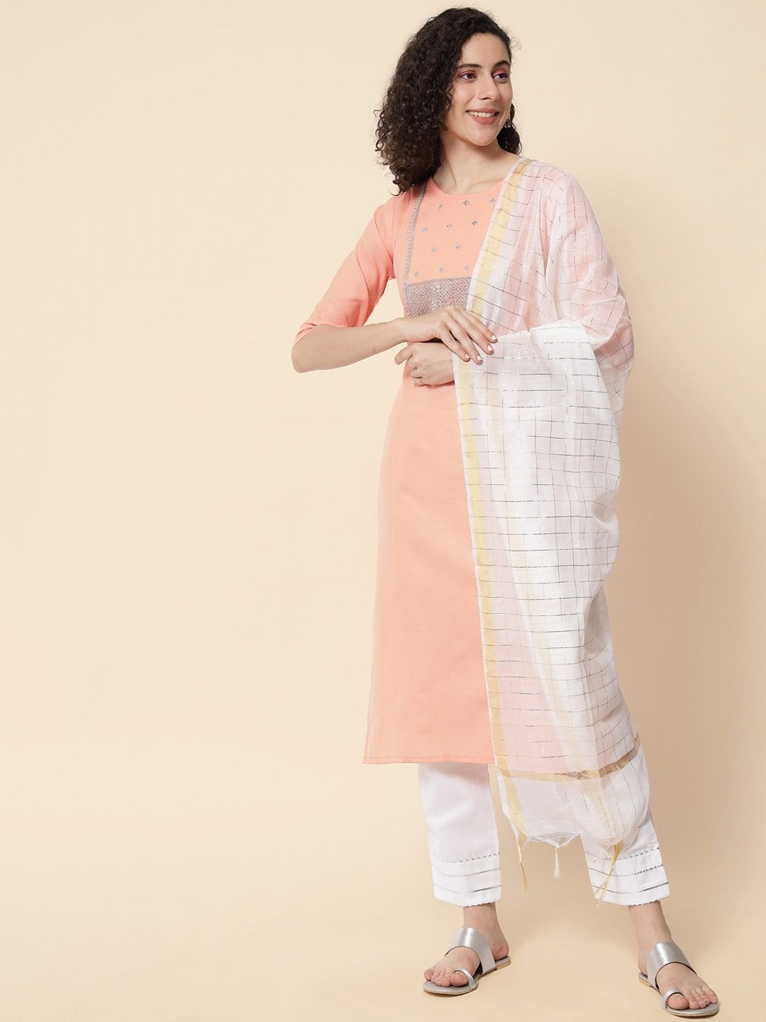 Mitera Peach Ethnic Motifs Embroidered Sequinned Straight Kurta & Trousers With Dupatta
Mitera Peach Ethnic Motifs Embroidered Sequinned Straight Kurta & Trousers With Dupatta