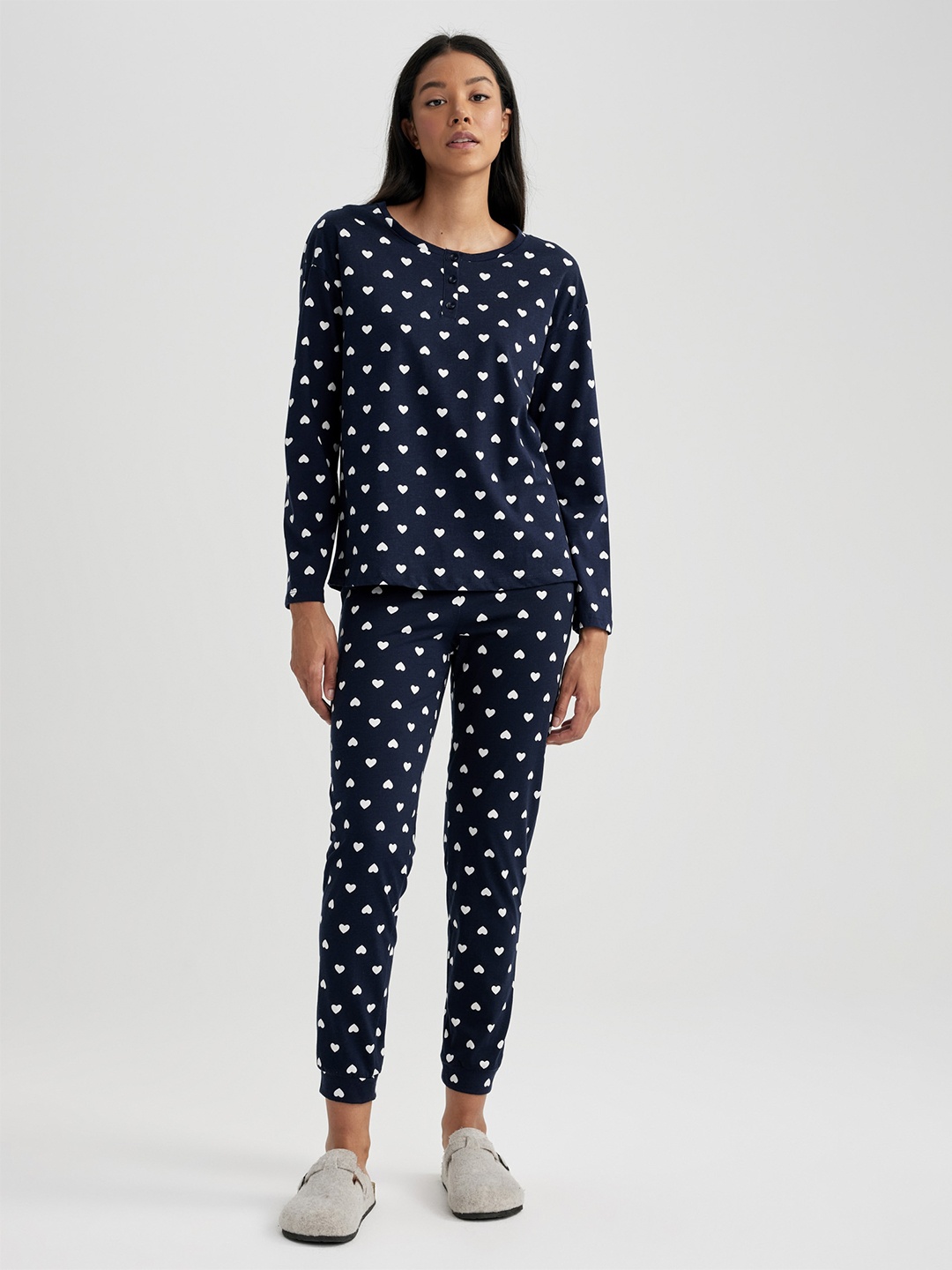 DeFacto Conversational Printed Round Neck Long Sleeves Pure Cotton T-Shirt & Trouser, Navy blue
DeFacto Conversational Printed Round Neck Long Sleeves Pure Cotton T-Shirt & Trouser, Navy blue