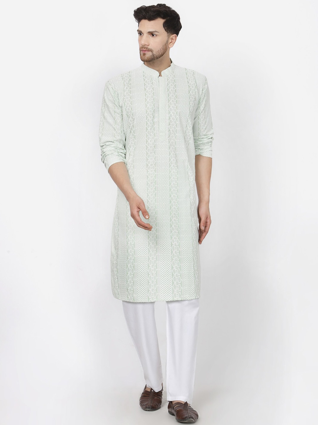 MOHANLAL SONS Geometric Embroidered Thread Work Mandarin Collar Cotton Straight Kurta, Sea green
MOHANLAL SONS Geometric Embroidered Thread Work Mandarin Collar Cotton Straight Kurta, Sea green