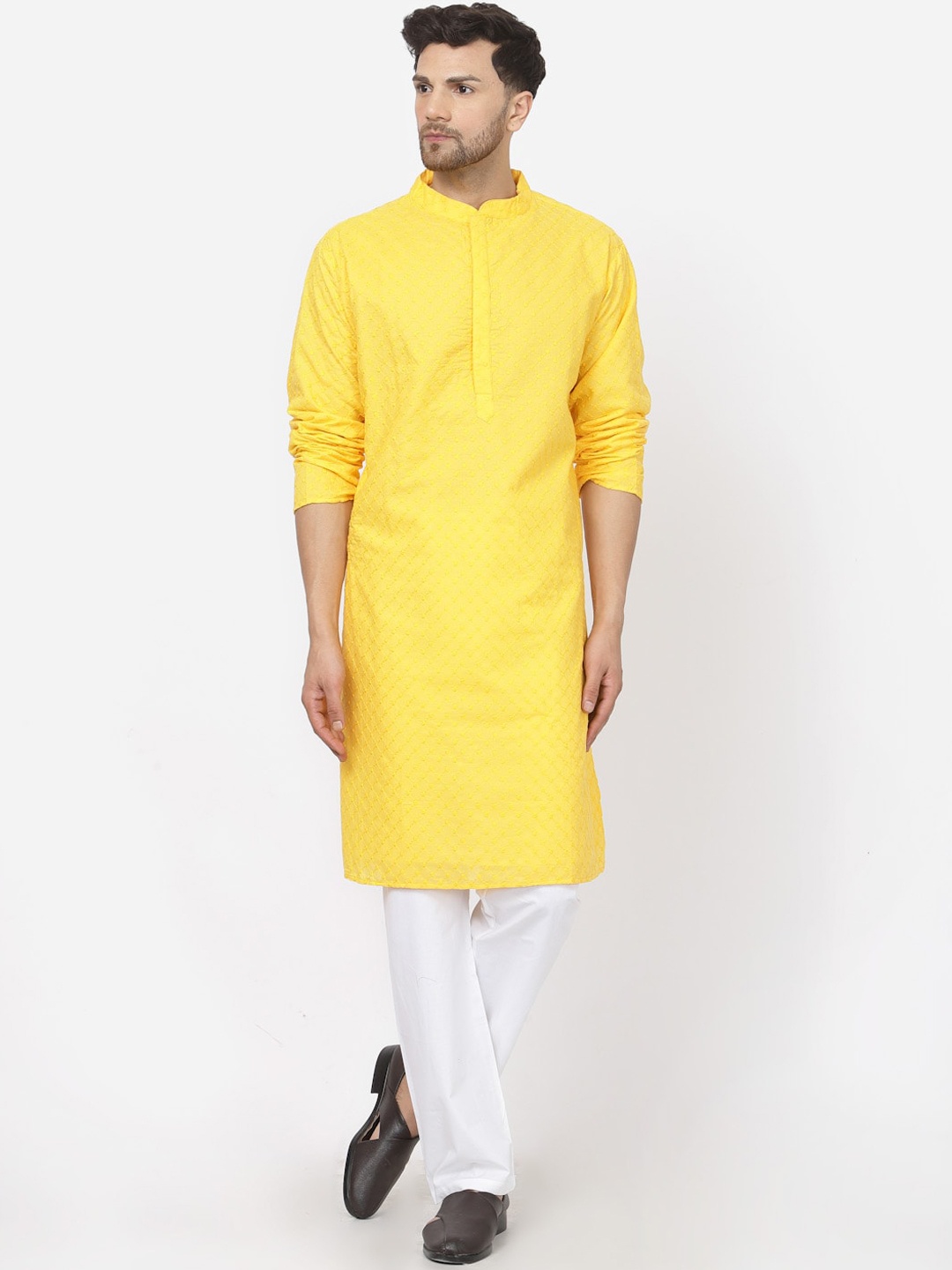 MOHANLAL SONS Ethnic Motifs Embroidered Mandarin Collar Long Sleeves Straight Kurta, Yellow
MOHANLAL SONS Ethnic Motifs Embroidered Mandarin Collar Long Sleeves Straight Kurta, Yellow