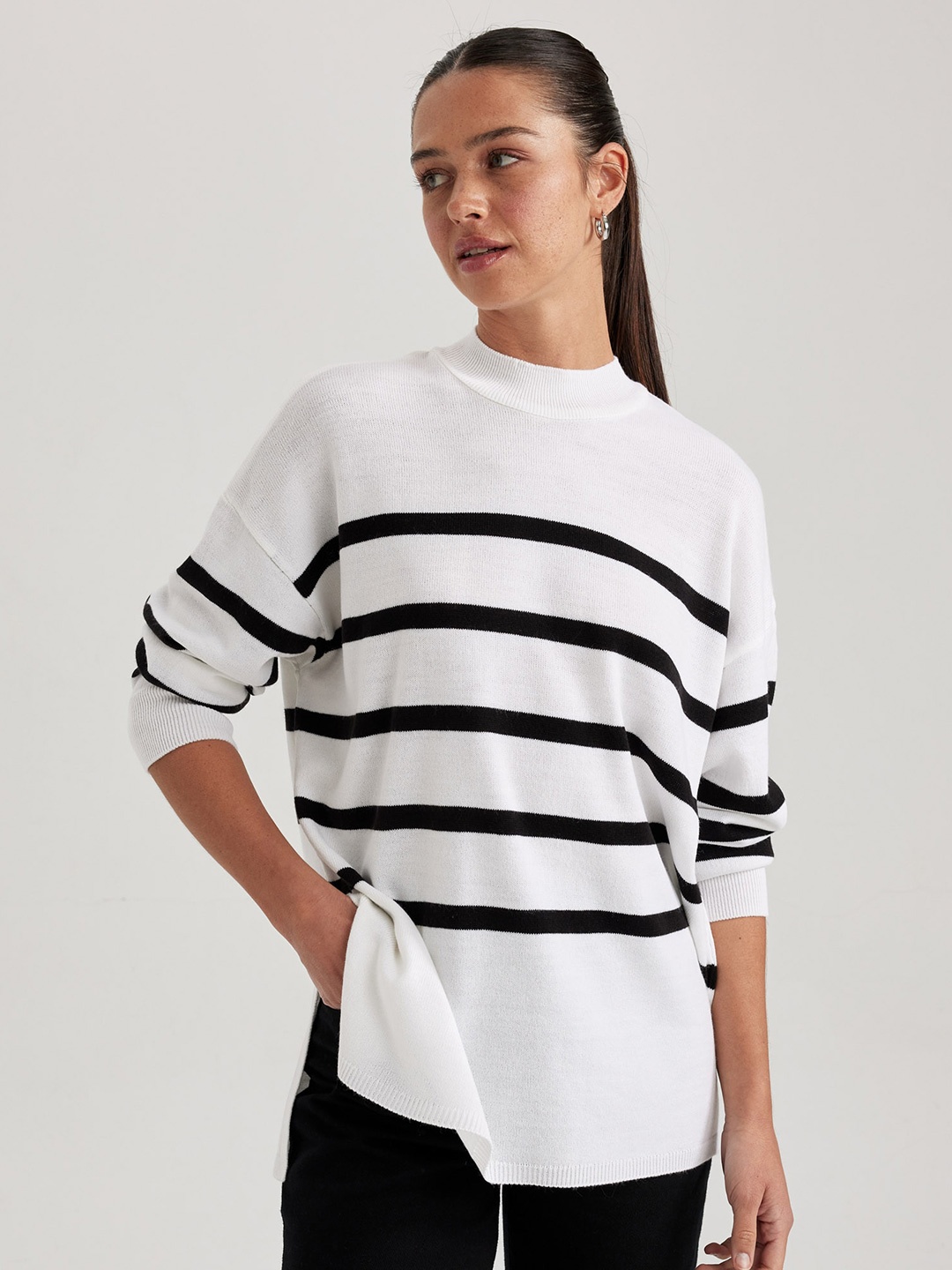DeFacto Striped High Neck Long Sleeves Pure Acrylic Longline Pullover Sweater, White
DeFacto Striped High Neck Long Sleeves Pure Acrylic Longline Pullover Sweater, White
