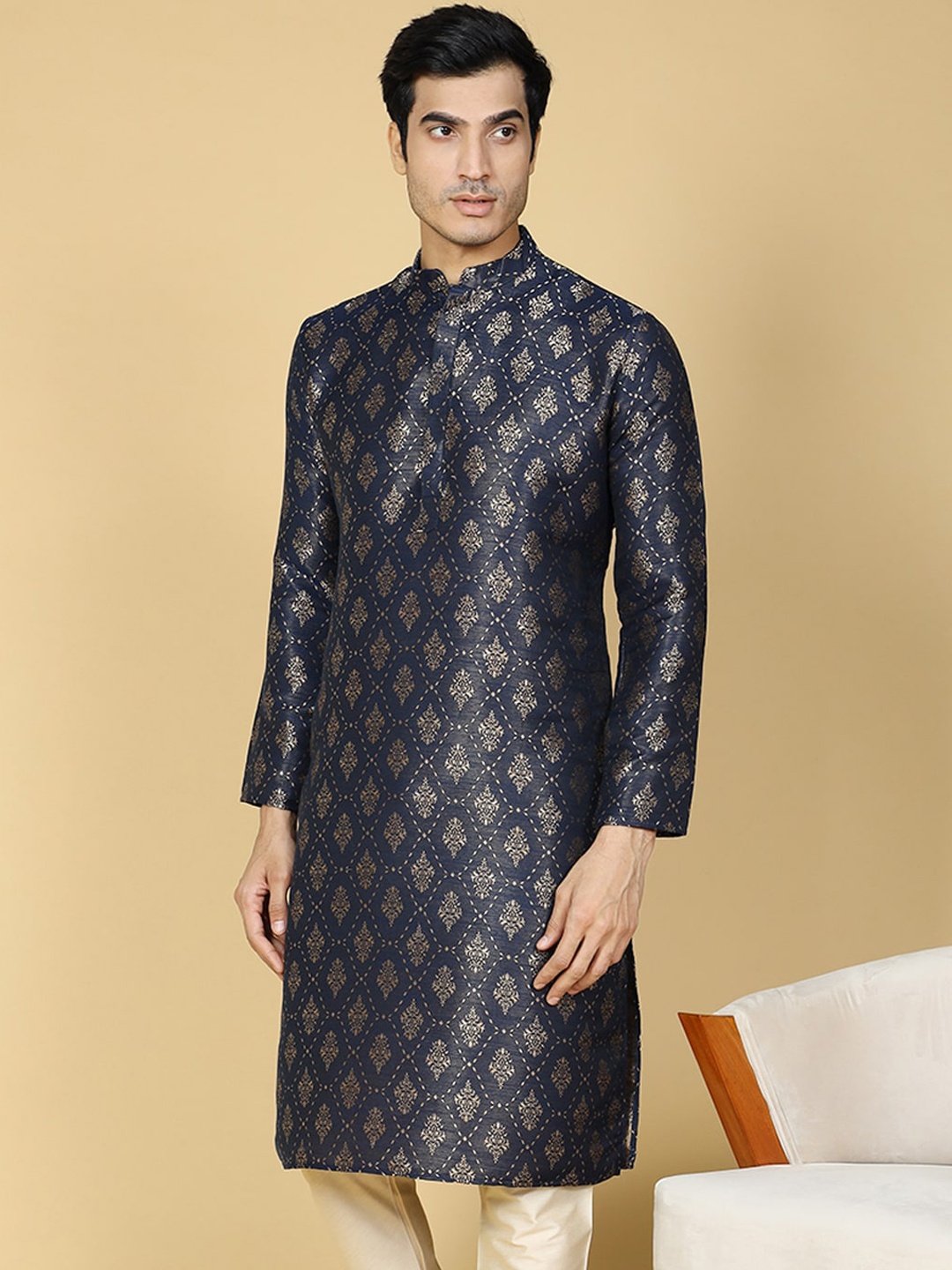 NAMASKAR Ethnic Motifs Woven Design Mandarin Collar Long Sleeve Jacquard Straight Kurta, Navy blue
NAMASKAR Ethnic Motifs Woven Design Mandarin Collar Long Sleeve Jacquard Straight Kurta, Navy blue