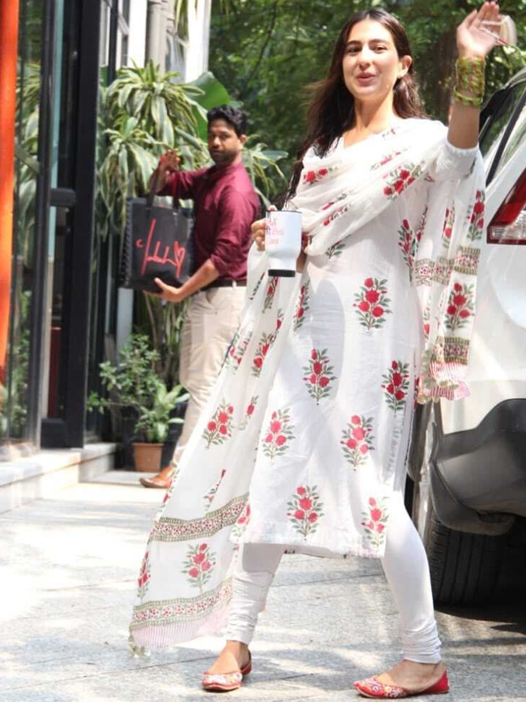 Mialo fashion Women White Floral Printed Pleated Thread Work Kurta with Trousers & With Dupatta
Mialo fashion Women White Floral Printed Pleated Thread Work Kurta with Trousers & With Dupatta