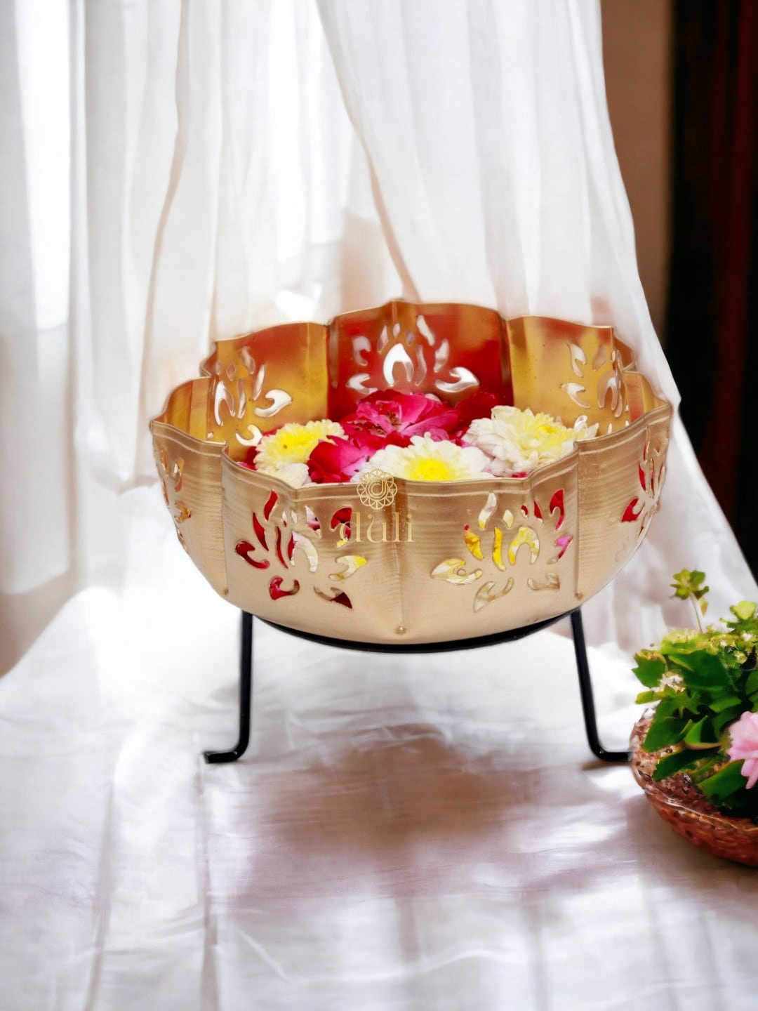 DULI Gold-Toned Decorative Urli