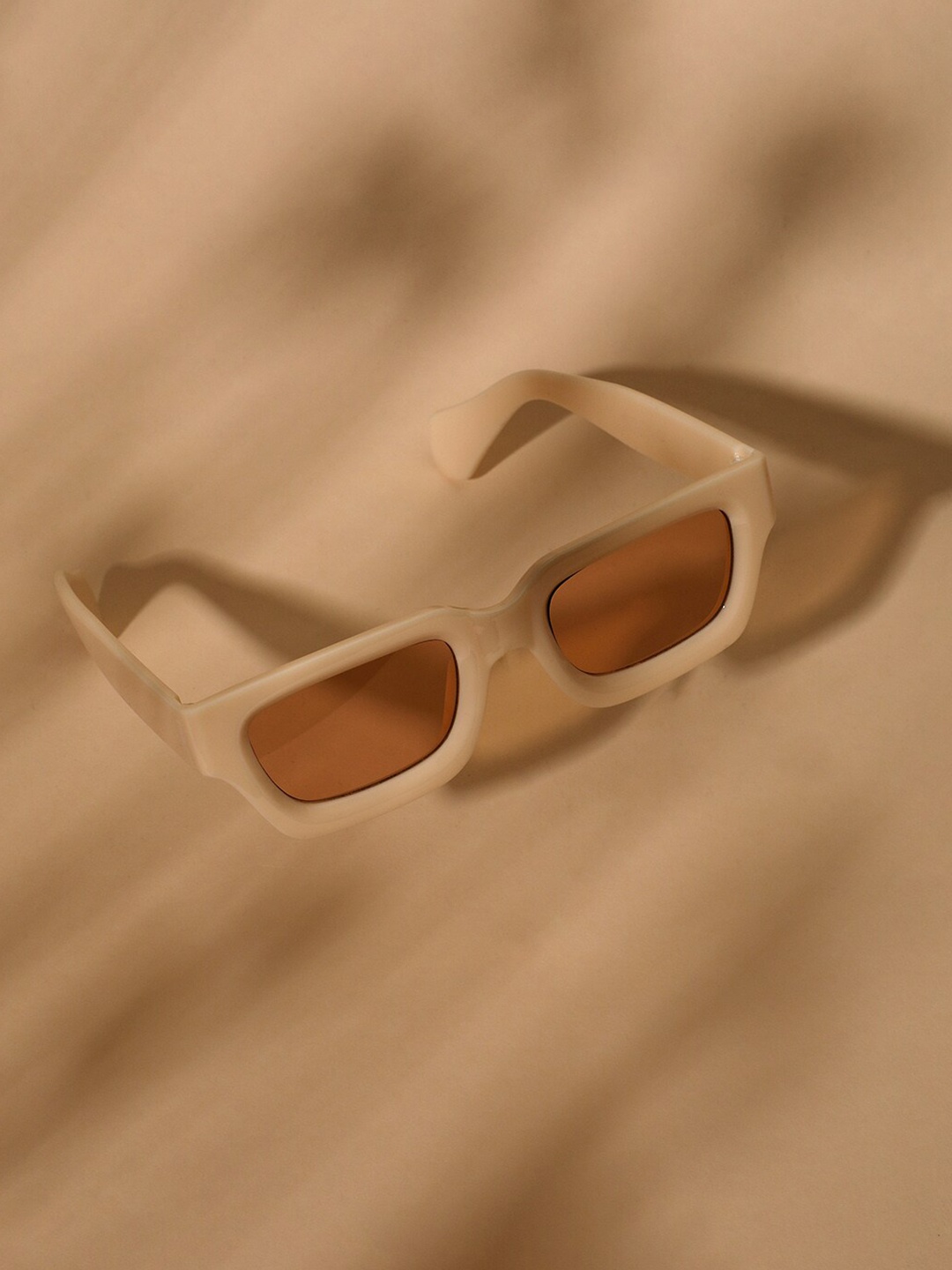 HAUTE SAUCE by Campus Sutra Women Rectangle Sunglasses with Polarised Lens, Brown
HAUTE SAUCE by Campus Sutra Women Rectangle Sunglasses with Polarised Lens, Brown