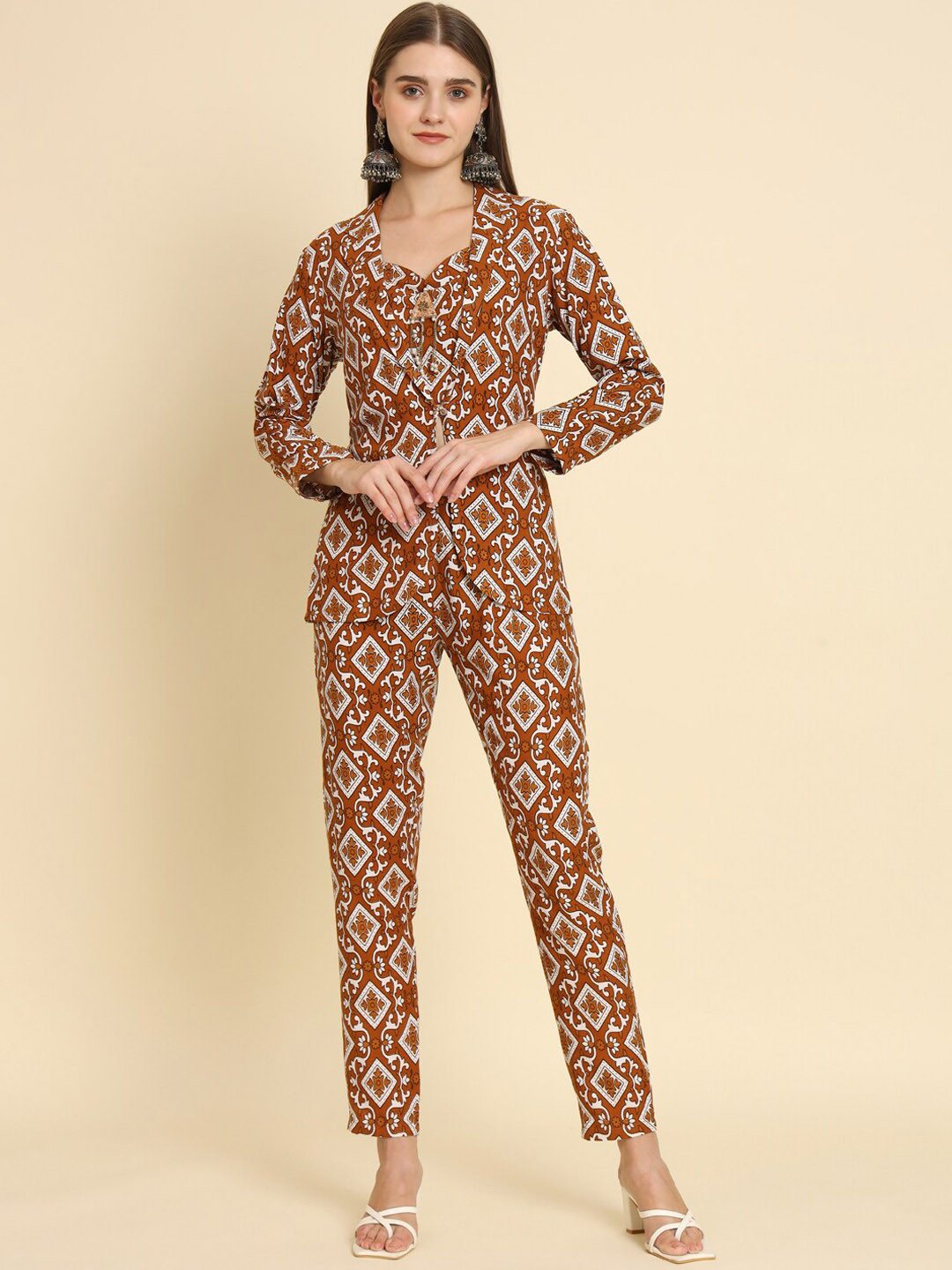 MADHURAM Printed Sweetheart Neck Crop Top & Printed Blazer With Trouser, Brown
MADHURAM Printed Sweetheart Neck Crop Top & Printed Blazer With Trouser, Brown