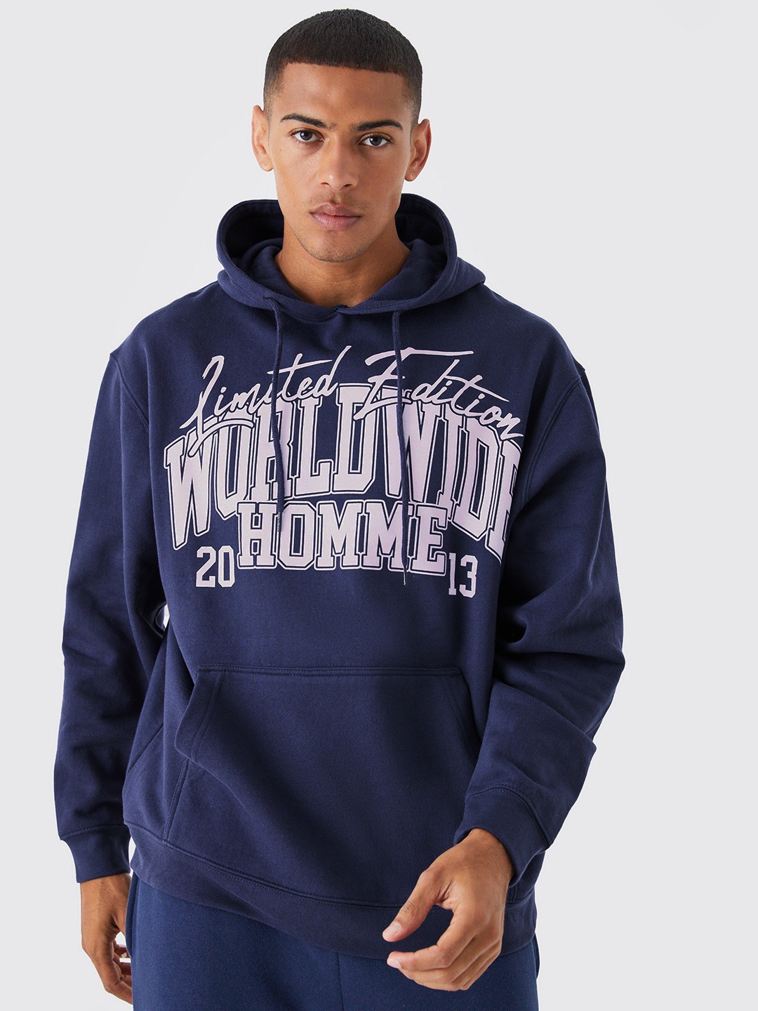 boohooMAN Typography Printed Hooded Oversized Varsity Sweatshirt With Kangaroo Pocket, Navy blue
boohooMAN Typography Printed Hooded Oversized Varsity Sweatshirt With Kangaroo Pocket, Navy blue
