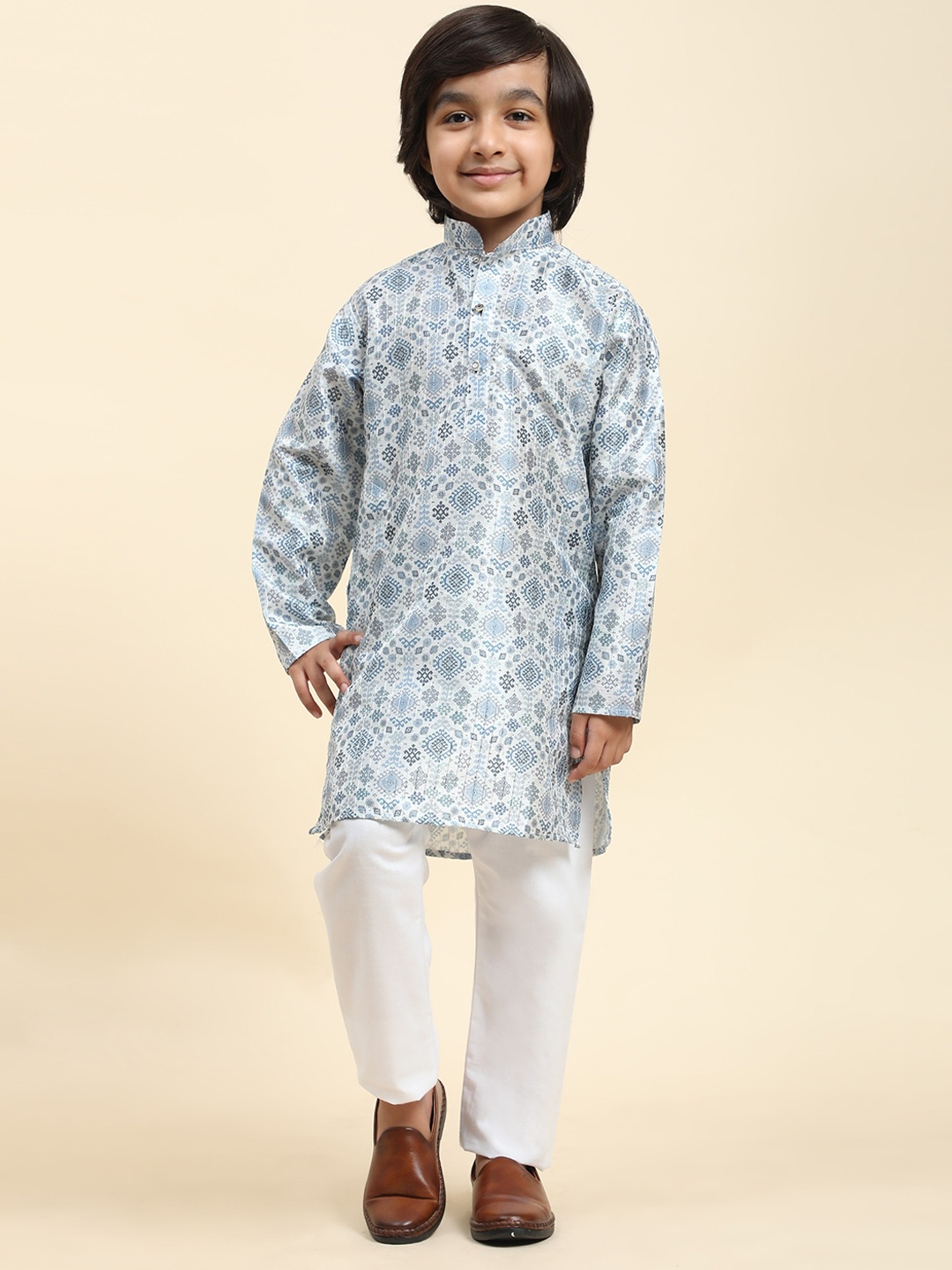 Pro-Ethic STYLE DEVELOPER Boys Ethnic Motifs Printed Mandarin Collar Kurta With Pyjamas, Blue
Pro-Ethic STYLE DEVELOPER Boys Ethnic Motifs Printed Mandarin Collar Kurta With Pyjamas, Blue