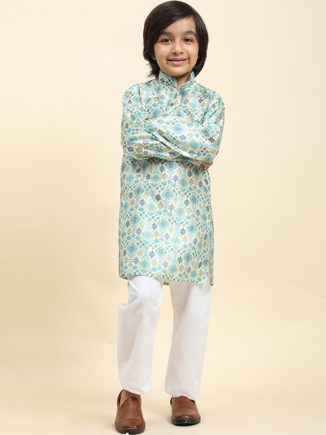 Pro-Ethic STYLE DEVELOPER Boys Ethnic Motifs Printed Mandarin Collar Kurta With Pyjamas, Green
Pro-Ethic STYLE DEVELOPER Boys Ethnic Motifs Printed Mandarin Collar Kurta With Pyjamas, Green