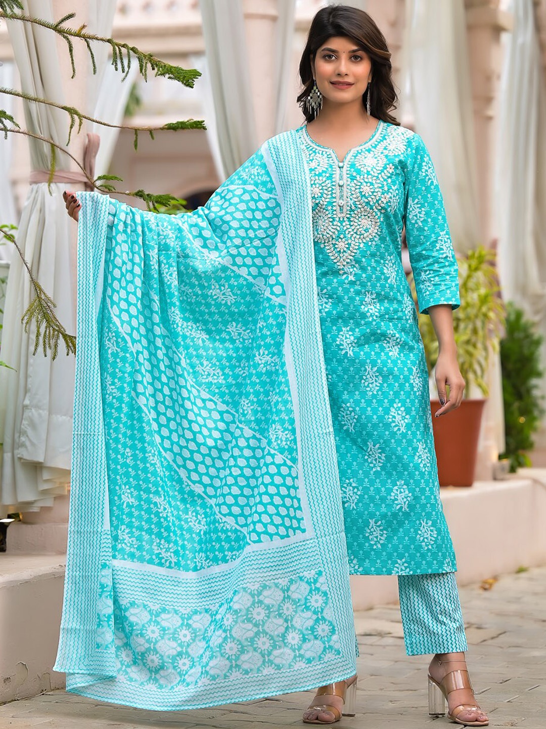 aturabi Ethnic Motifs Printed Thread Work Pure Cotton Kurta With Trousers & Dupatta, Blue
aturabi Ethnic Motifs Printed Thread Work Pure Cotton Kurta With Trousers & Dupatta, Blue