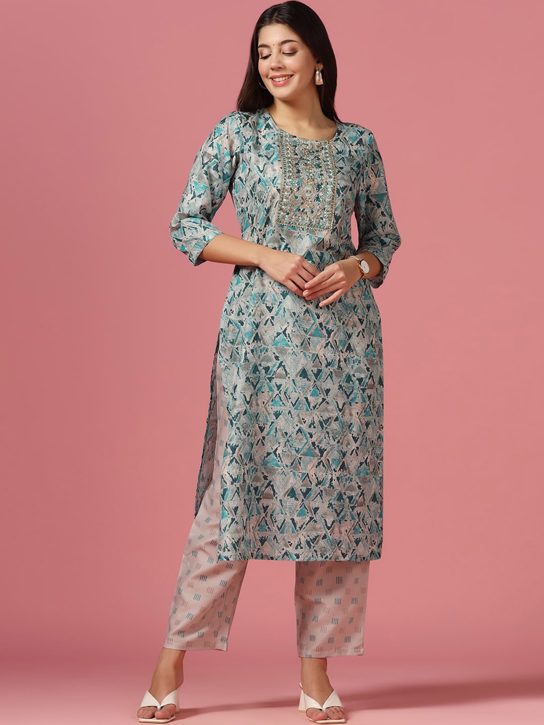 FASHION DREAM Geometric Printed Regular Sequinned Straight Kurta with Trousers, Beige
FASHION DREAM Geometric Printed Regular Sequinned Straight Kurta with Trousers, Beige