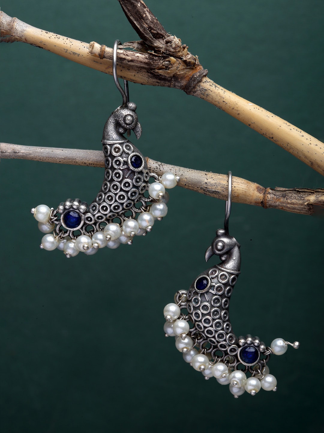 Sanjog Silver-Plated Pearl & Stone Studed Contemporary Bird Oxidized Jhumkas Earrings
Sanjog Silver-Plated Pearl & Stone Studed Contemporary Bird Oxidized Jhumkas Earrings
