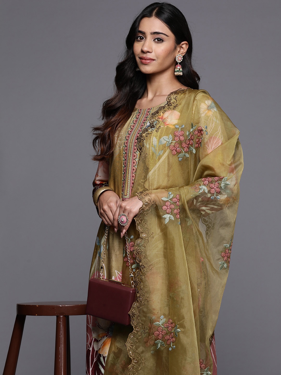 Varanga Floral Printed Regular Thread Work Pure Silk Kurta with Trousers & Dupatta, Olive
Varanga Floral Printed Regular Thread Work Pure Silk Kurta with Trousers & Dupatta, Olive