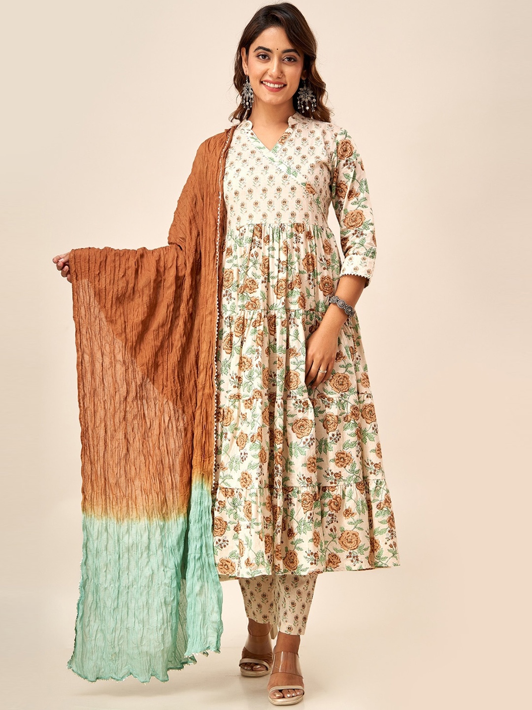 SVARCHI Floral Printed Empire Gotta Patti Pure Cotton Kurta with Trousers & Dupatta, Beige
SVARCHI Floral Printed Empire Gotta Patti Pure Cotton Kurta with Trousers & Dupatta, Beige