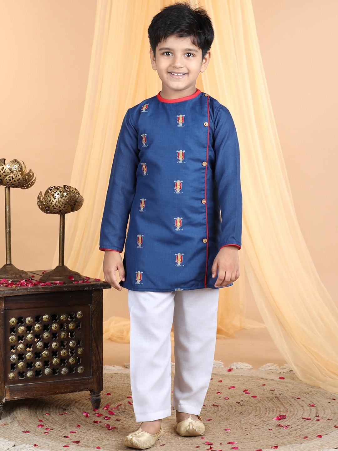 Kinder Kids Boys Conversational Embroidered Pure Cotton Straight Kurta With Trousers, Blue
Kinder Kids Boys Conversational Embroidered Pure Cotton Straight Kurta With Trousers, Blue