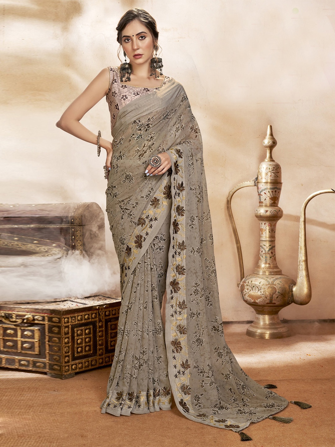 KALINI Floral Printed Pure Georgette Saree, Grey