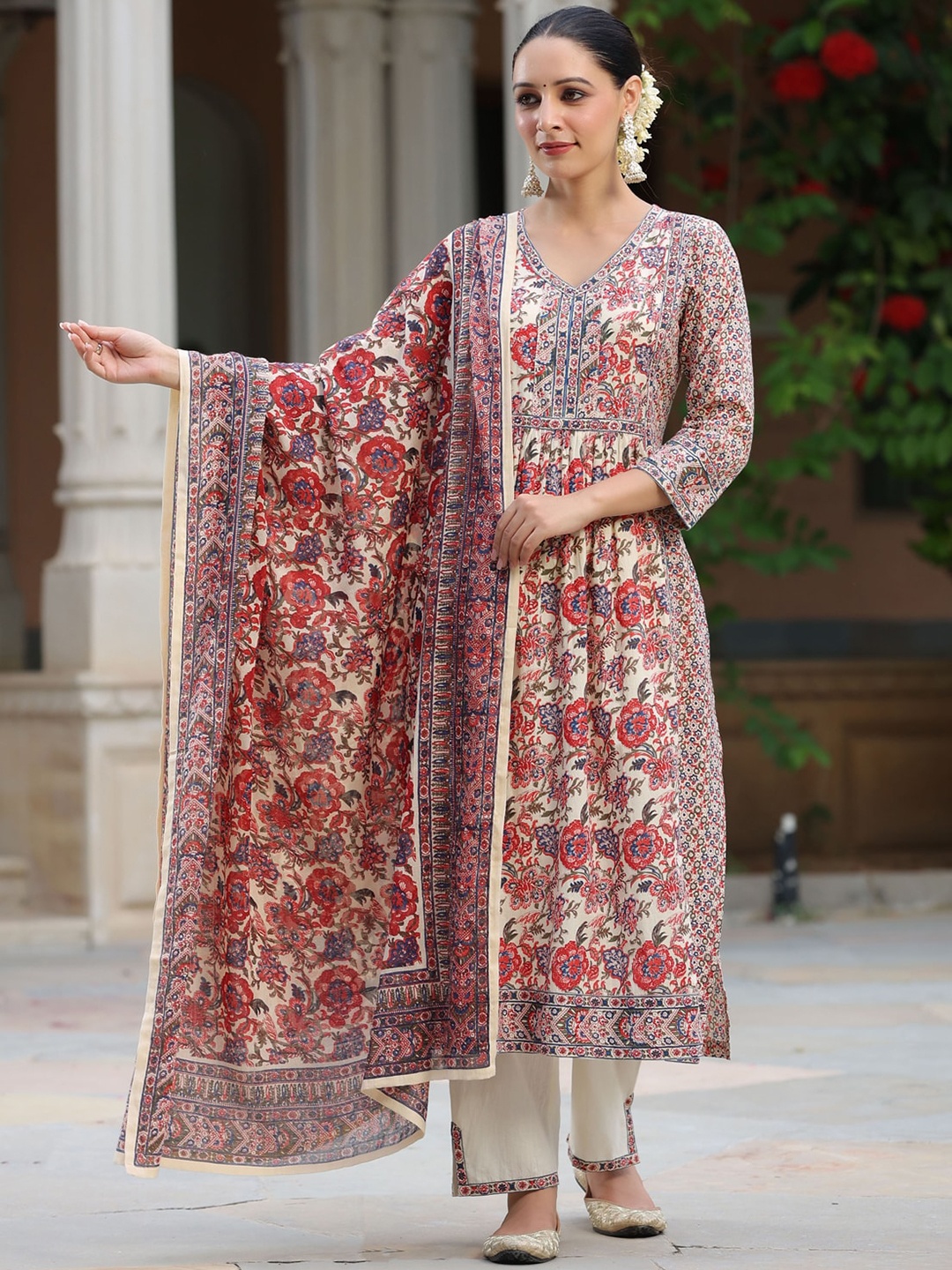 Rain & Rainbow Floral Printed Sequinned Pure Cotton Kurta & Trousers With Dupatta, Cream
Rain & Rainbow Floral Printed Sequinned Pure Cotton Kurta & Trousers With Dupatta, Cream