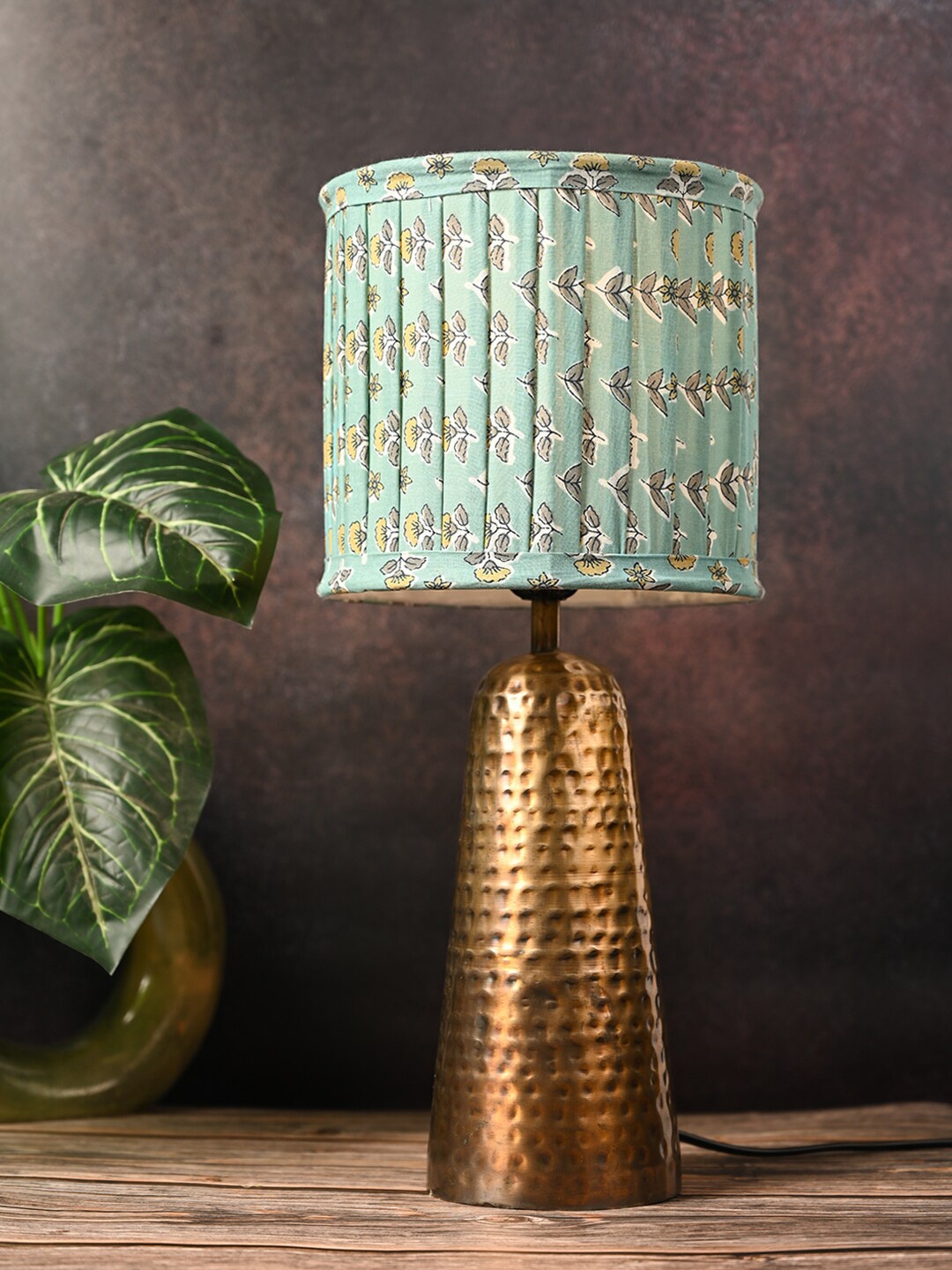 green girgit Turquoise Blue & Copper Floral Printed Cylinder Shape Copper Base Table Lamp
green girgit Turquoise Blue & Copper Floral Printed Cylinder Shape Copper Base Table Lamp