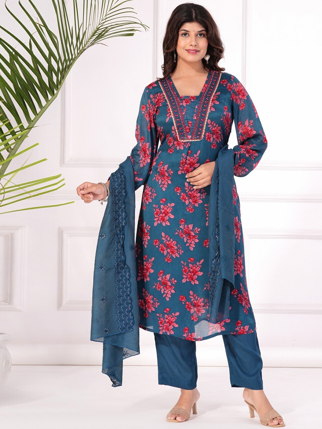 EtnicaWear Floral Printed V-Neck Thread Work Straight Kurta & Trousers With Dupatta, Blue
EtnicaWear Floral Printed V-Neck Thread Work Straight Kurta & Trousers With Dupatta, Blue