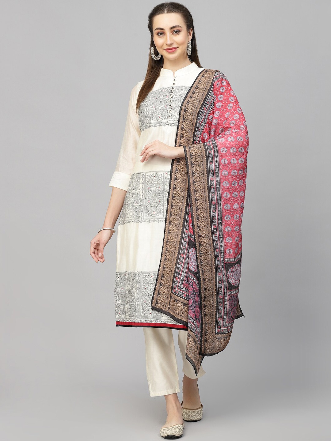 18 ATTITUDE Ethnic Motifs Embroidered Thread Work Kurta With Trousers & Dupatta, Off white
18 ATTITUDE Ethnic Motifs Embroidered Thread Work Kurta With Trousers & Dupatta, Off white