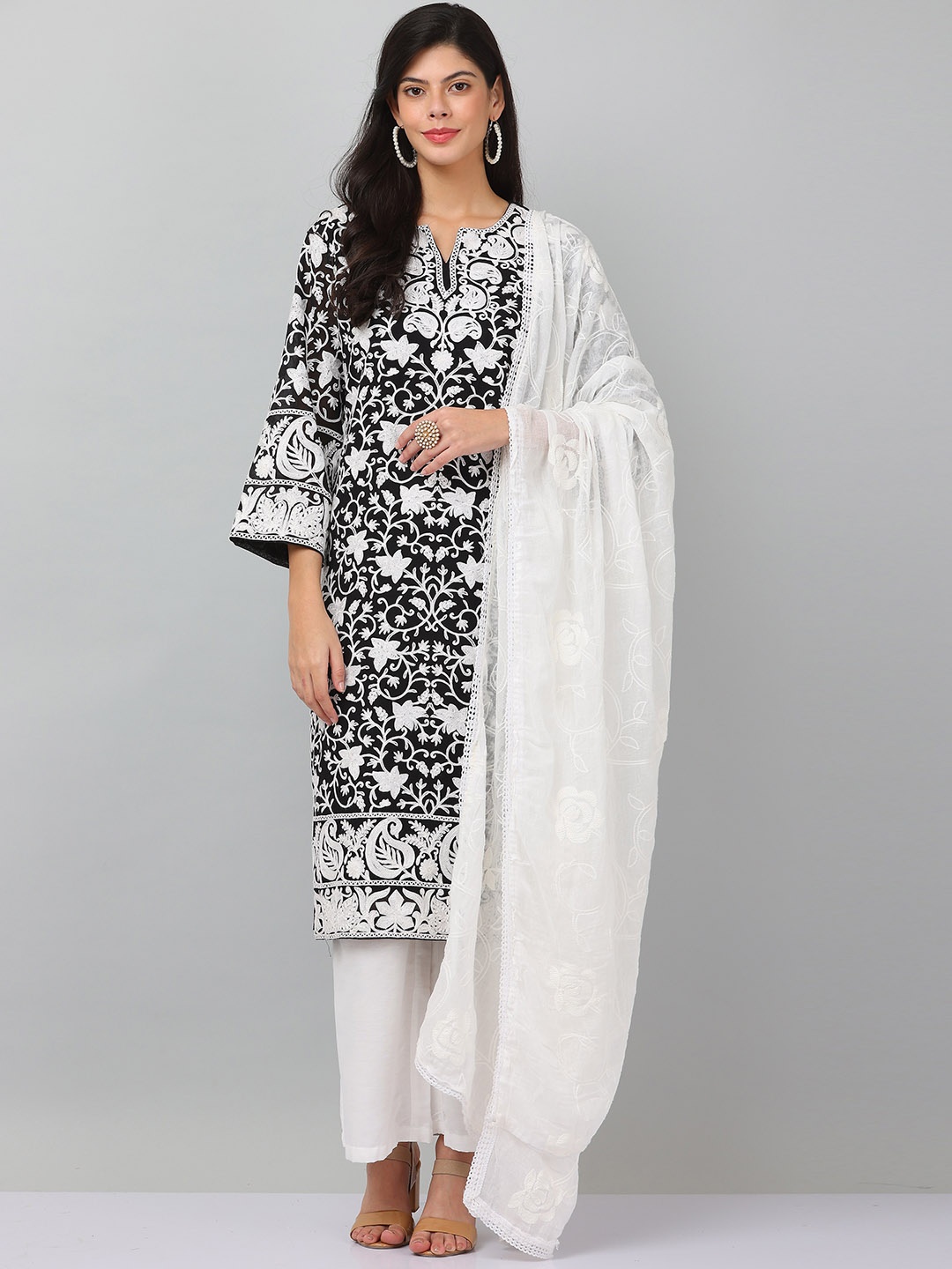 KAANCHIE NANGGIA Floral Embroidered Chikankari Straight Kurta & Palazzos With Dupatta, Black
KAANCHIE NANGGIA Floral Embroidered Chikankari Straight Kurta & Palazzos With Dupatta, Black