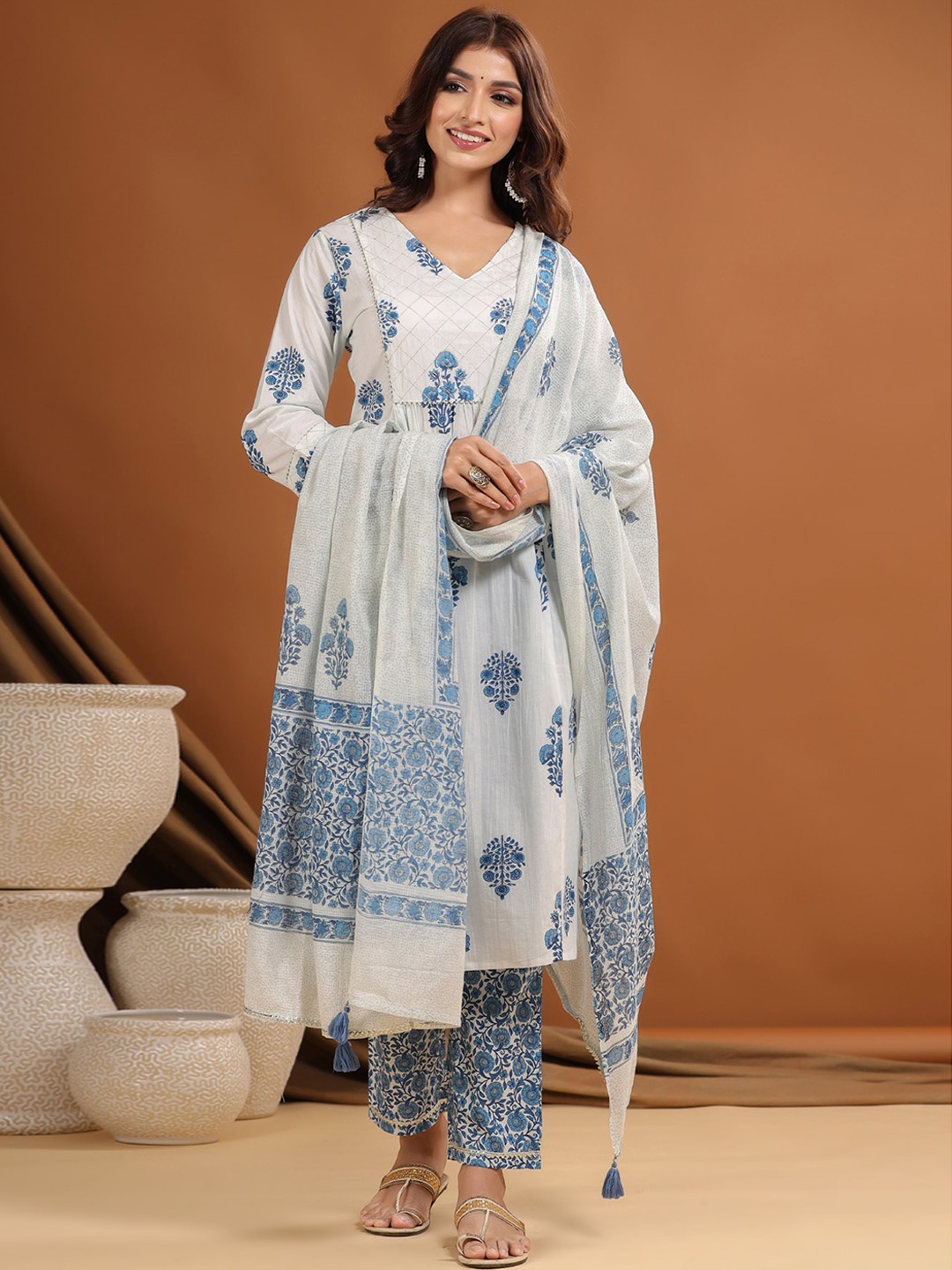 The Kurta Express Floral Printed Regular Pure Cotton Kurta With Trousers & Dupatta, Blue
The Kurta Express Floral Printed Regular Pure Cotton Kurta With Trousers & Dupatta, Blue