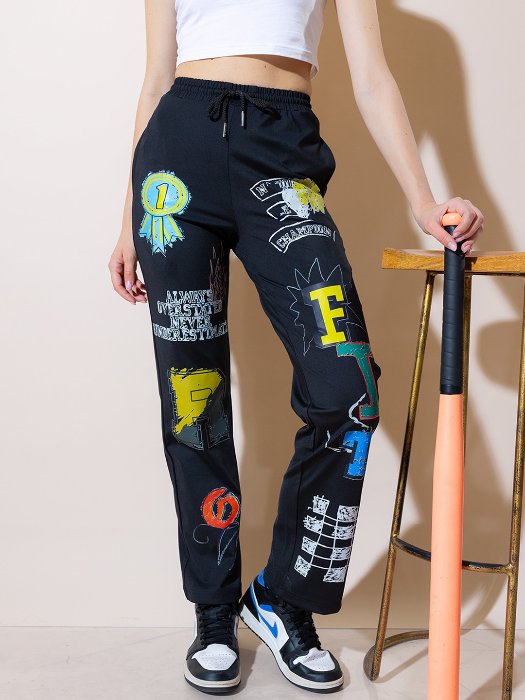 Stylecast X Hersheinbox Women Conversational Printed Mid Rise Regular Trousers, Black
Stylecast X Hersheinbox Women Conversational Printed Mid Rise Regular Trousers, Black