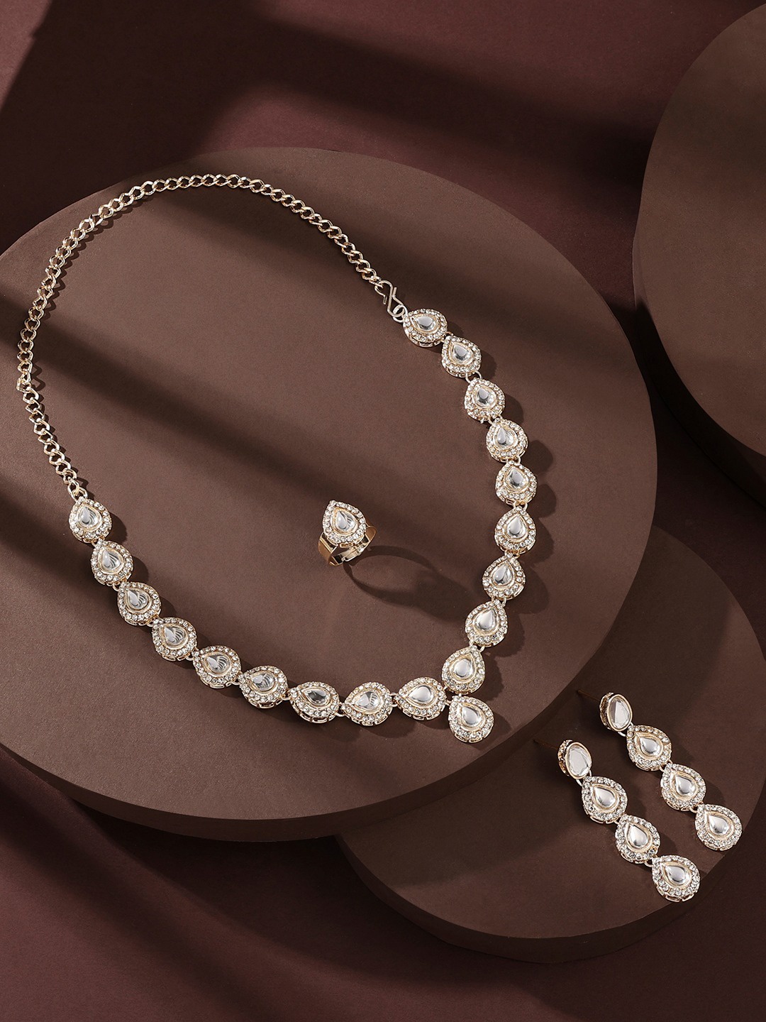 Zaveri Pearls Gold-Plated Kundan-Studded & Beaded Necklace & Earrings With Finger Ring
Zaveri Pearls Gold-Plated Kundan-Studded & Beaded Necklace & Earrings With Finger Ring