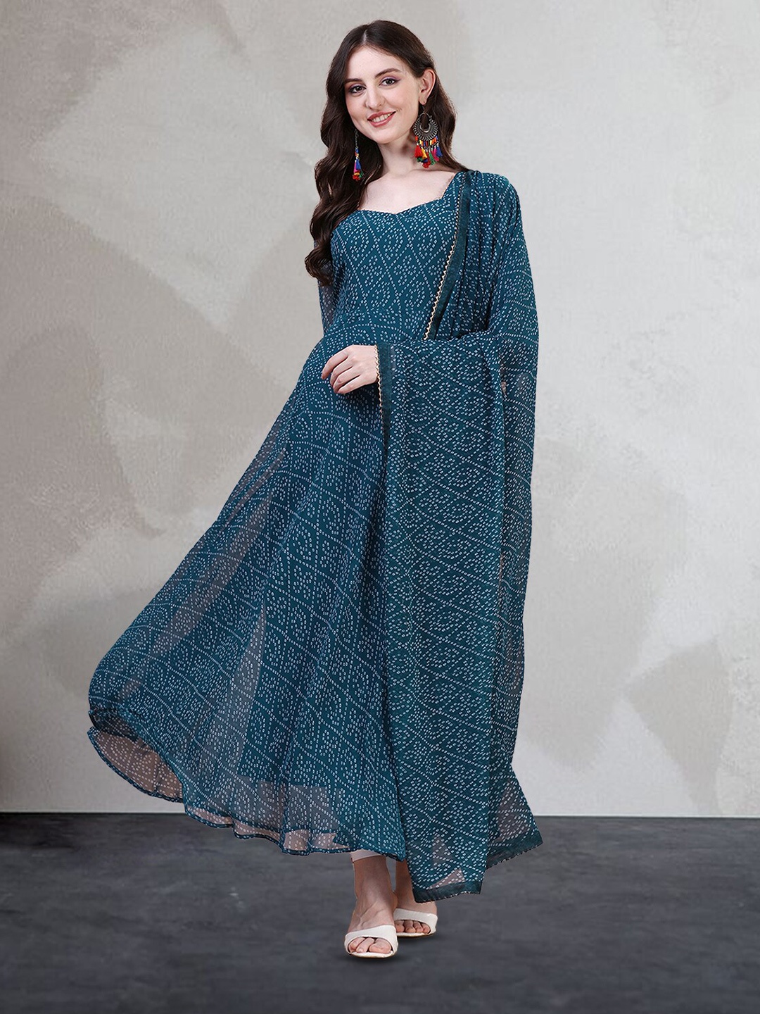 N N ENTERPRISE Women Teal & White Bandhani Printed Gotta Patti Georgette Anarkali Kurta
N N ENTERPRISE Women Teal & White Bandhani Printed Gotta Patti Georgette Anarkali Kurta