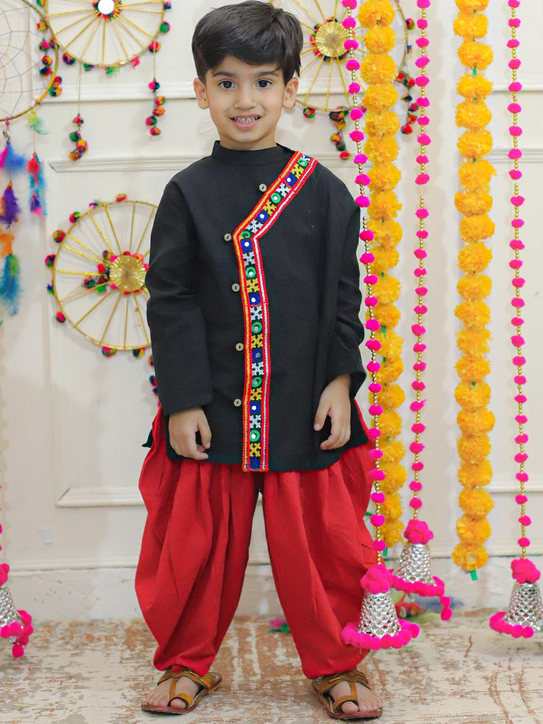 BownBee Boys Mandarin Collar Thread Work Angrakha Pure Cotton Kurta with Dhoti Pants, Black
BownBee Boys Mandarin Collar Thread Work Angrakha Pure Cotton Kurta with Dhoti Pants, Black