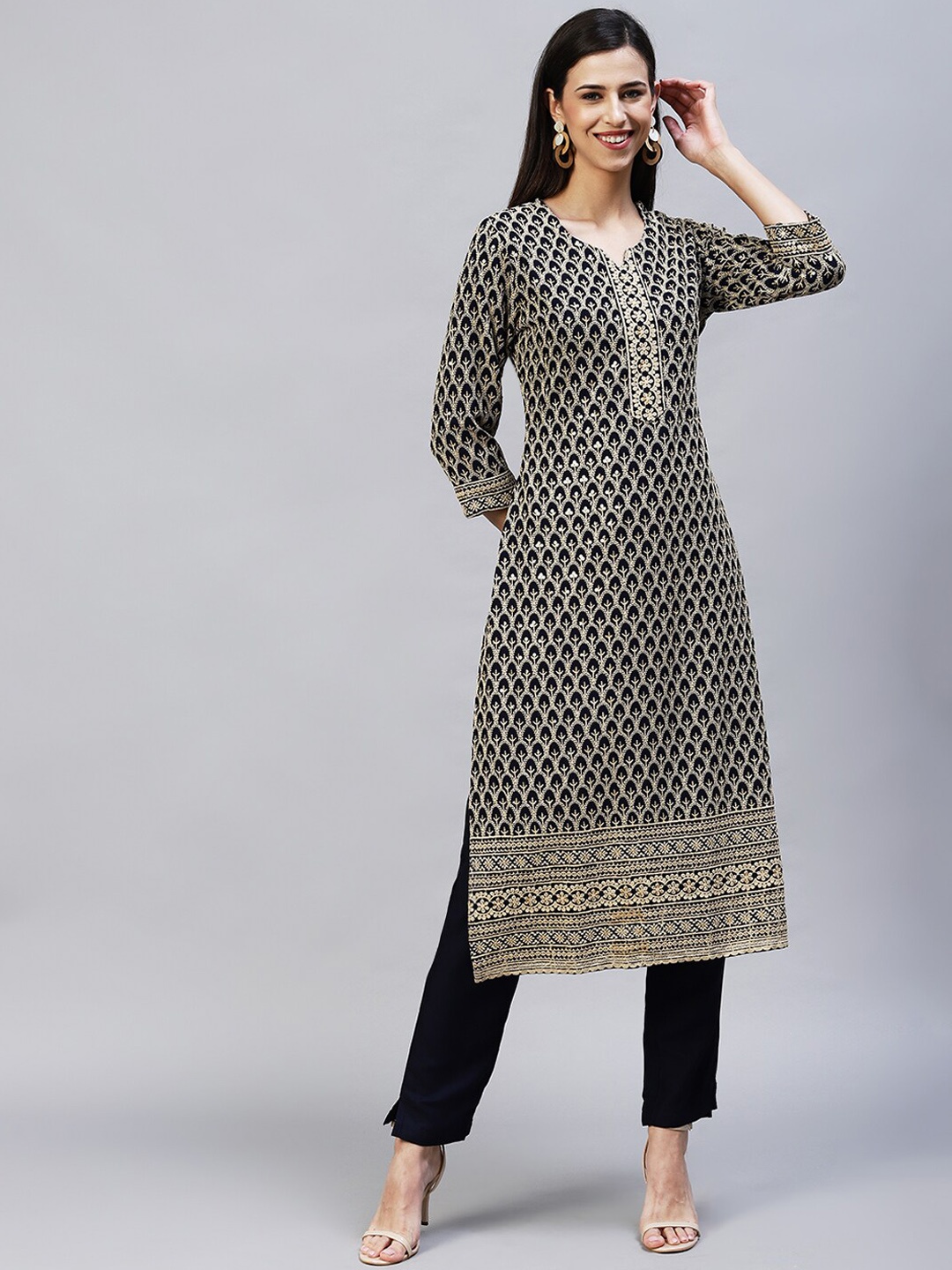 FASHOR Ethnic Motifs Embroidered Regular Sequinned Kurta with Trousers, Navy blue
FASHOR Ethnic Motifs Embroidered Regular Sequinned Kurta with Trousers, Navy blue