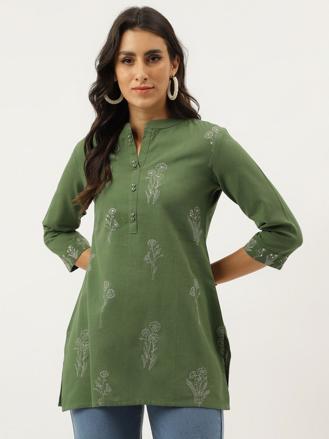 Neemiya Floral Embroidered Mandarin Collar Sequinned Pure Cotton Staright Kurti, Green
Neemiya Floral Embroidered Mandarin Collar Sequinned Pure Cotton Staright Kurti, Green