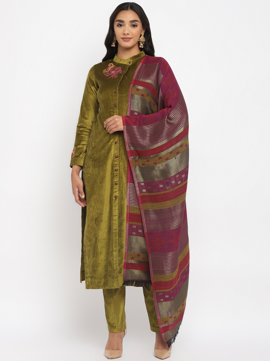 STADO Floral Embroidered Thread Work Mandarin Collar Kurta With Trousers & Dupatta, Green
STADO Floral Embroidered Thread Work Mandarin Collar Kurta With Trousers & Dupatta, Green