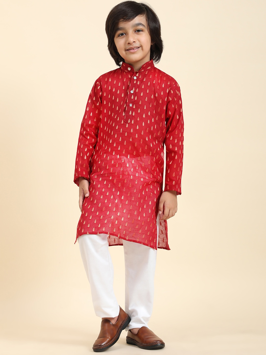 Pro-Ethic STYLE DEVELOPER Boys Ethnic Motifs Woven Design Straight Kurta With Pyjamas, Maroon
Pro-Ethic STYLE DEVELOPER Boys Ethnic Motifs Woven Design Straight Kurta With Pyjamas, Maroon
