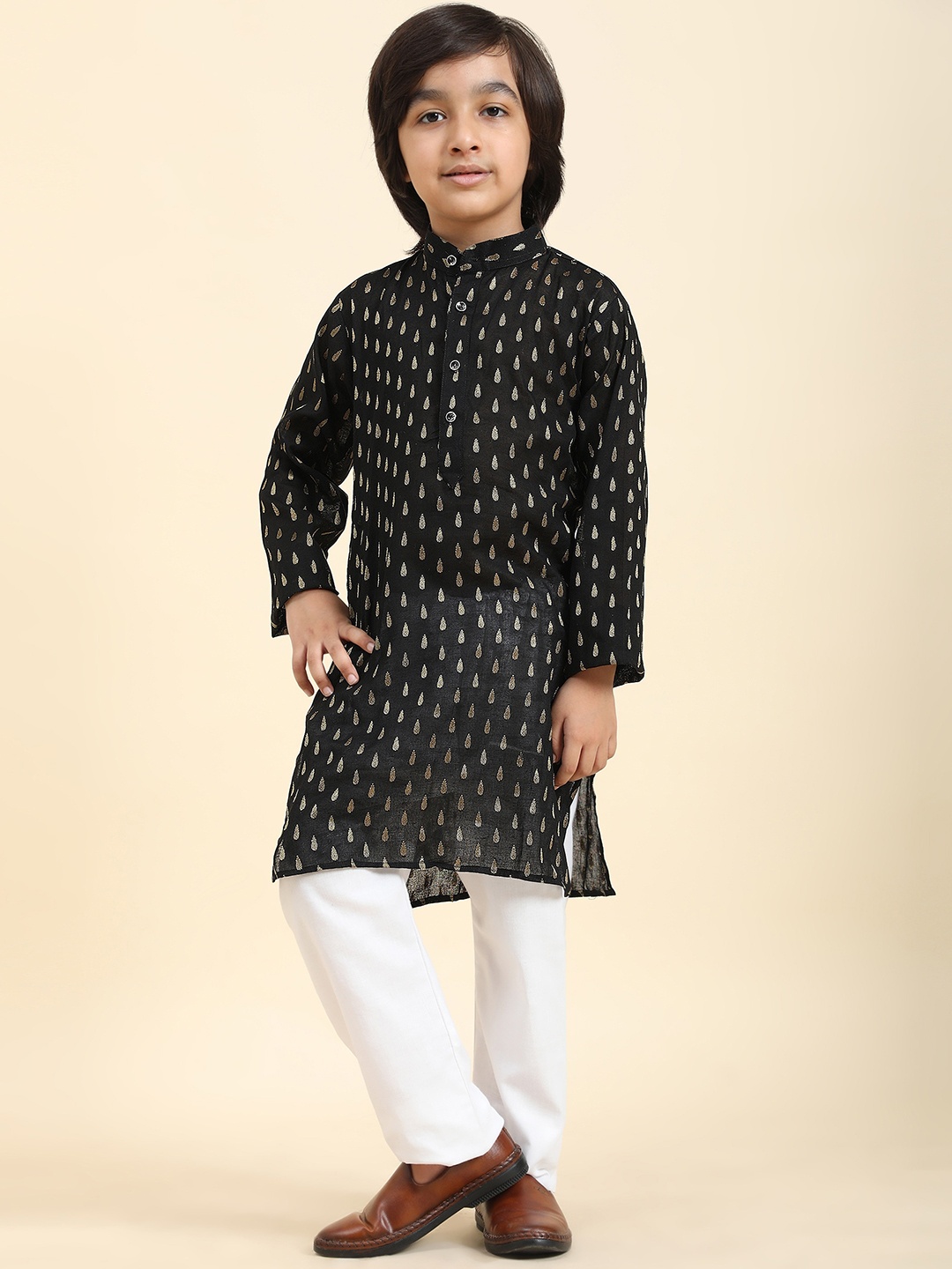 Pro-Ethic STYLE DEVELOPER Boys Floral Woven Design Mandarin Collar Kurta with Pyjamas, Black
Pro-Ethic STYLE DEVELOPER Boys Floral Woven Design Mandarin Collar Kurta with Pyjamas, Black