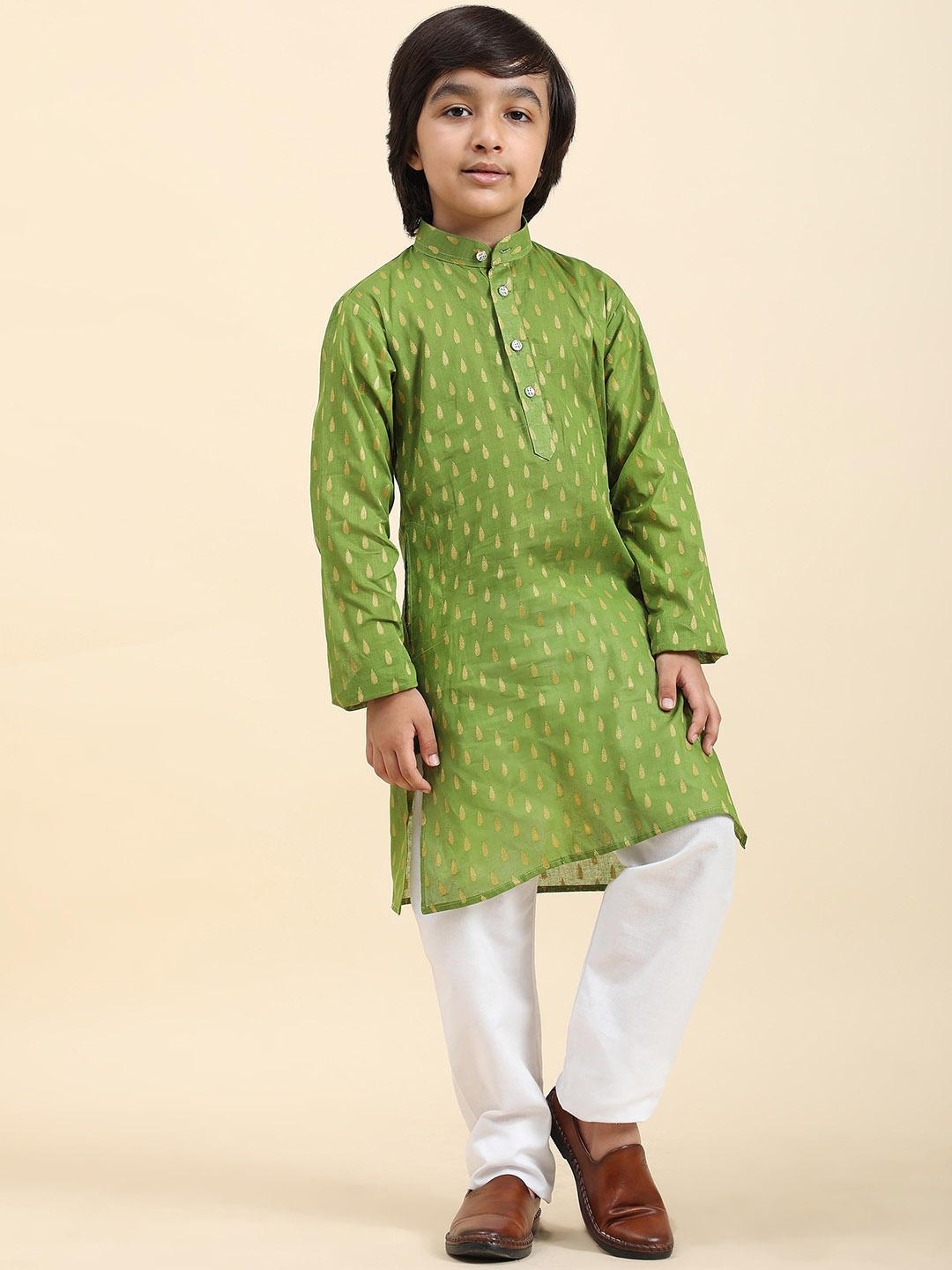 Pro-Ethic STYLE DEVELOPER Boys Floral Woven Design Mandarin Collar Kurta with Pyjamas, Green
Pro-Ethic STYLE DEVELOPER Boys Floral Woven Design Mandarin Collar Kurta with Pyjamas, Green