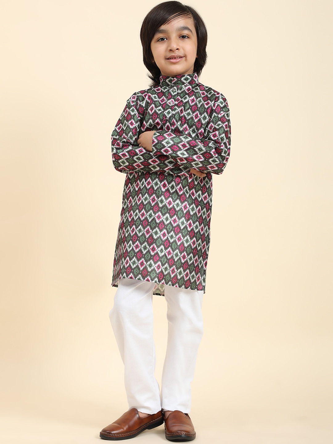 Pro-Ethic STYLE DEVELOPER Boys Ethnic Motifs Printed Band Collar Long Sleeve Kurta Set, Green
Pro-Ethic STYLE DEVELOPER Boys Ethnic Motifs Printed Band Collar Long Sleeve Kurta Set, Green