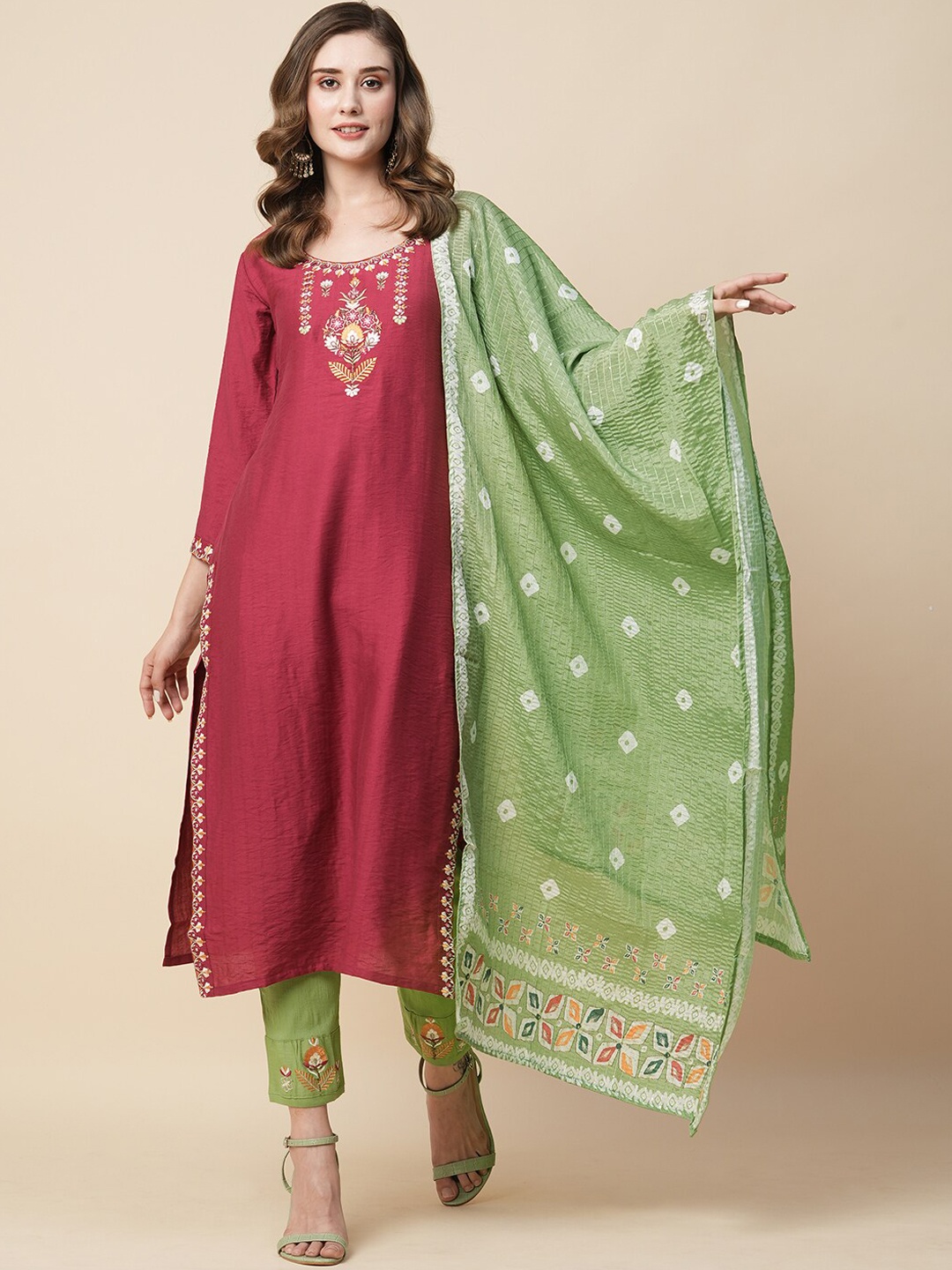 Kiana Ethnic Motifs Yoke Design Regular Thread Work Kurta with Trousers & With Dupatta, Maroon
Kiana Ethnic Motifs Yoke Design Regular Thread Work Kurta with Trousers & With Dupatta, Maroon