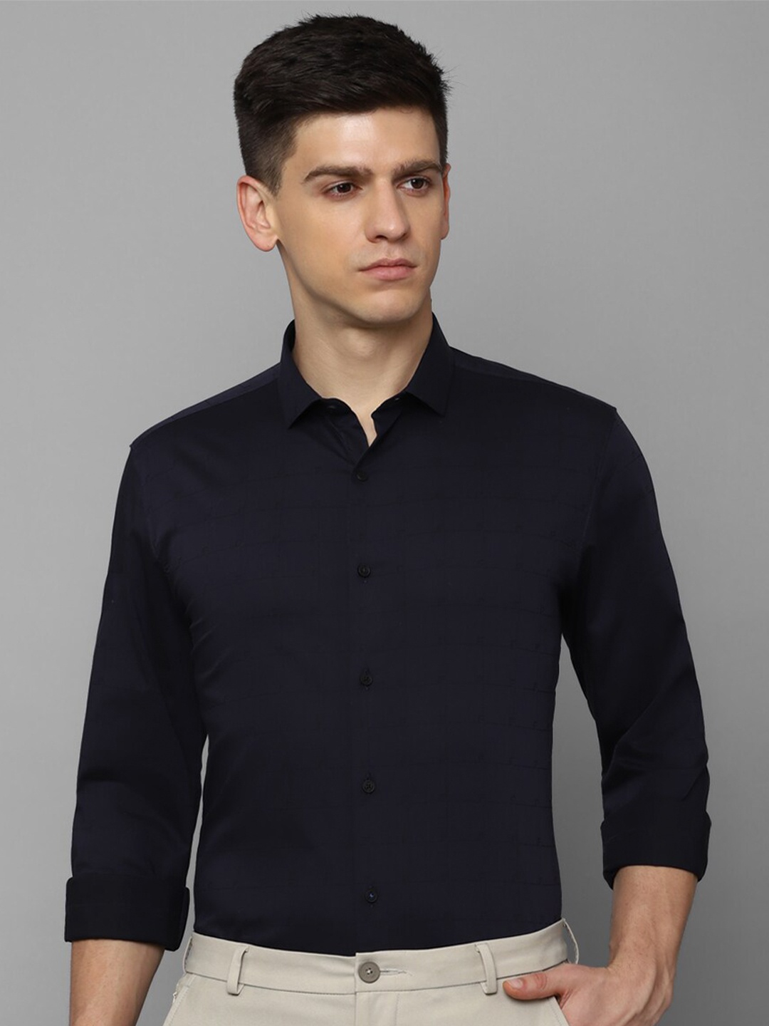 Louis Philippe Sport Slim Fit Checked Spread Collar Long Sleeves Casual Shirt, Navy blue
Louis Philippe Sport Slim Fit Checked Spread Collar Long Sleeves Casual Shirt, Navy blue