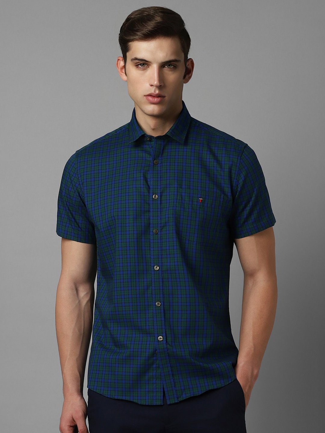 Louis Philippe Sport Slim Fit Checked Spread Collar Pure Cotton Casual Shirt, Navy blue
Louis Philippe Sport Slim Fit Checked Spread Collar Pure Cotton Casual Shirt, Navy blue