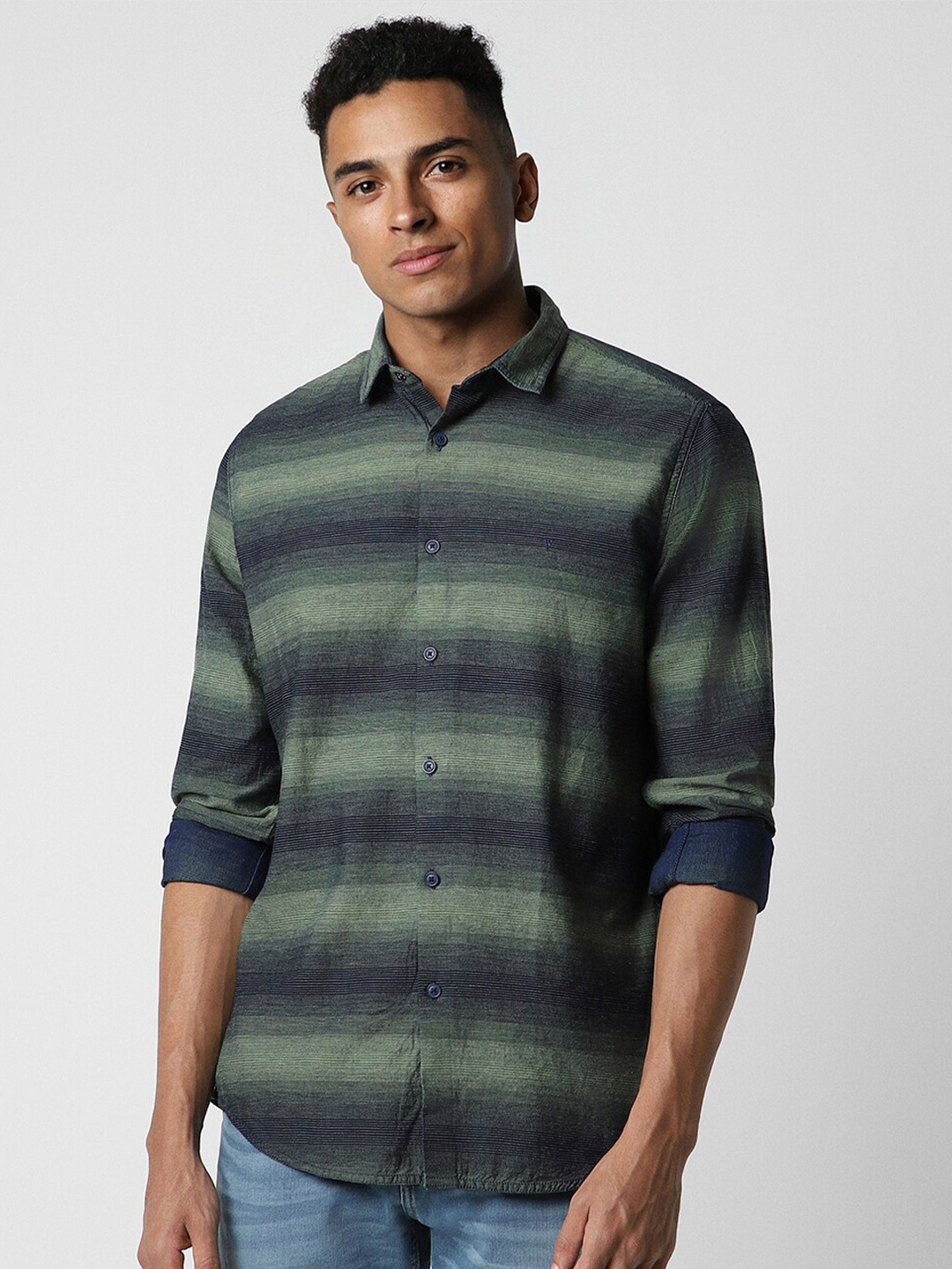 VAN HEUSEN DENIM LABS Slim Fit Horizontal Striped Pure Cotton Casual Shirt, Navy blue
VAN HEUSEN DENIM LABS Slim Fit Horizontal Striped Pure Cotton Casual Shirt, Navy blue