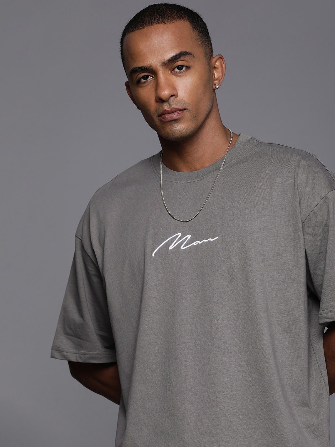 boohooMAN Pure Cotton Embroidered Oversized Fit Drop-Shoulder Sleeves Casual T-shirt, Grey
boohooMAN Pure Cotton Embroidered Oversized Fit Drop-Shoulder Sleeves Casual T-shirt, Grey