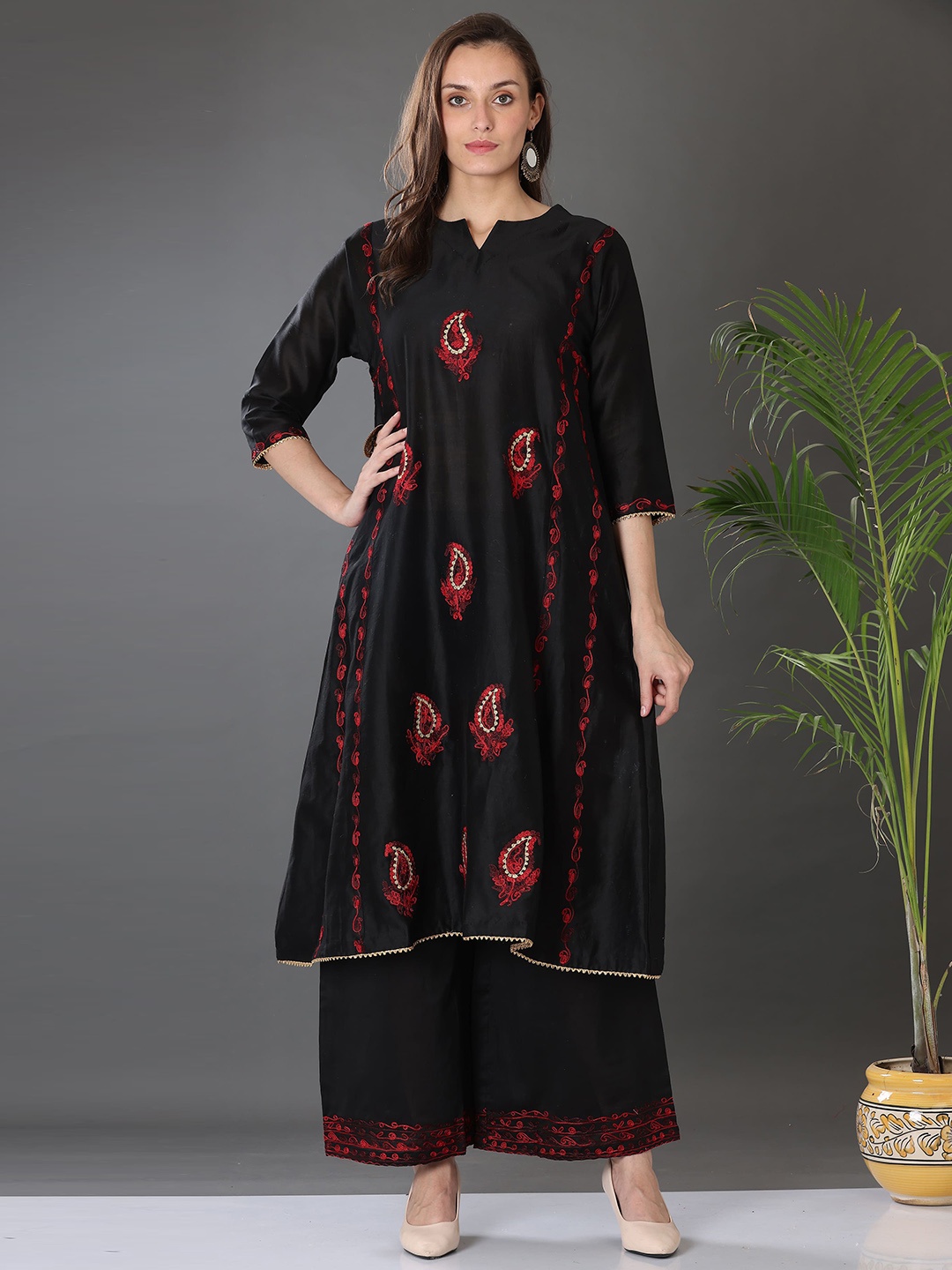 KAANCHIE NANGGIA Paisley Embroidered Thread Work Pure Cotton A-Line Kurta with Palazzos, Black
KAANCHIE NANGGIA Paisley Embroidered Thread Work Pure Cotton A-Line Kurta with Palazzos, Black