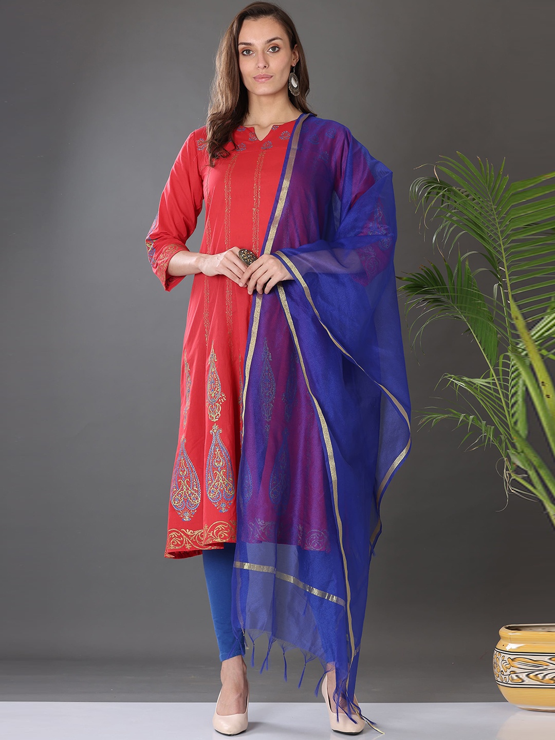 KAANCHIE NANGGIA Ethnic Motifs Printed Pure Cotton A-Line Kurta With Leggings & Dupatta, Red
KAANCHIE NANGGIA Ethnic Motifs Printed Pure Cotton A-Line Kurta With Leggings & Dupatta, Red
