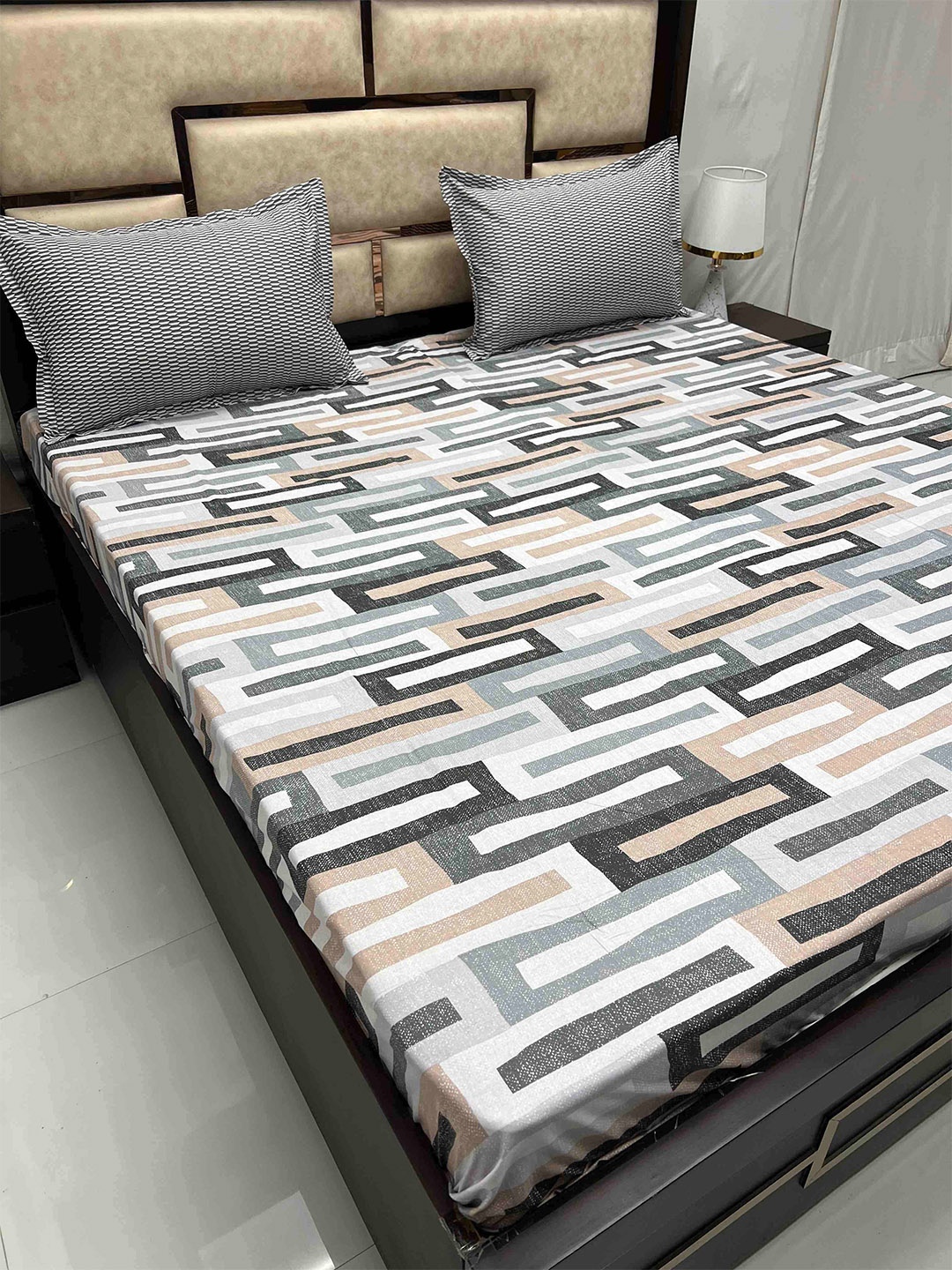 Pure Decor Lifestyle Grey & White Pure Cotton 400 TC King Bedsheet with 2 Pillow Covers
Pure Decor Lifestyle Grey & White Pure Cotton 400 TC King Bedsheet with 2 Pillow Covers