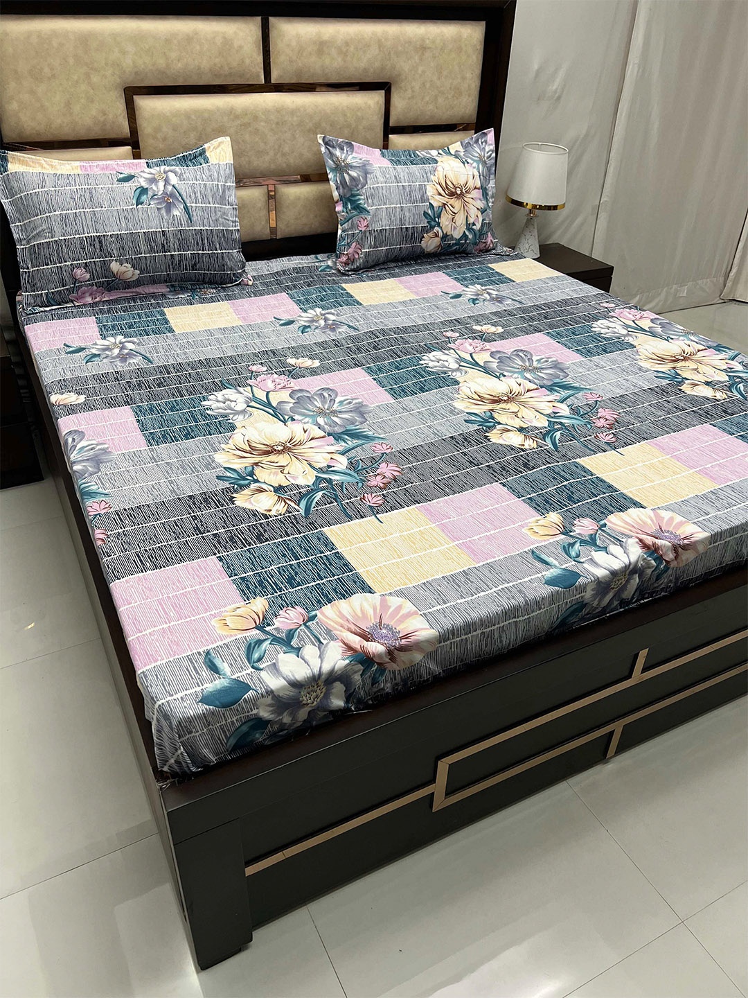Pure Decor Amulya Grey & Pink Floral 300 TC Queen Bedsheet With 2 Pillow Covers