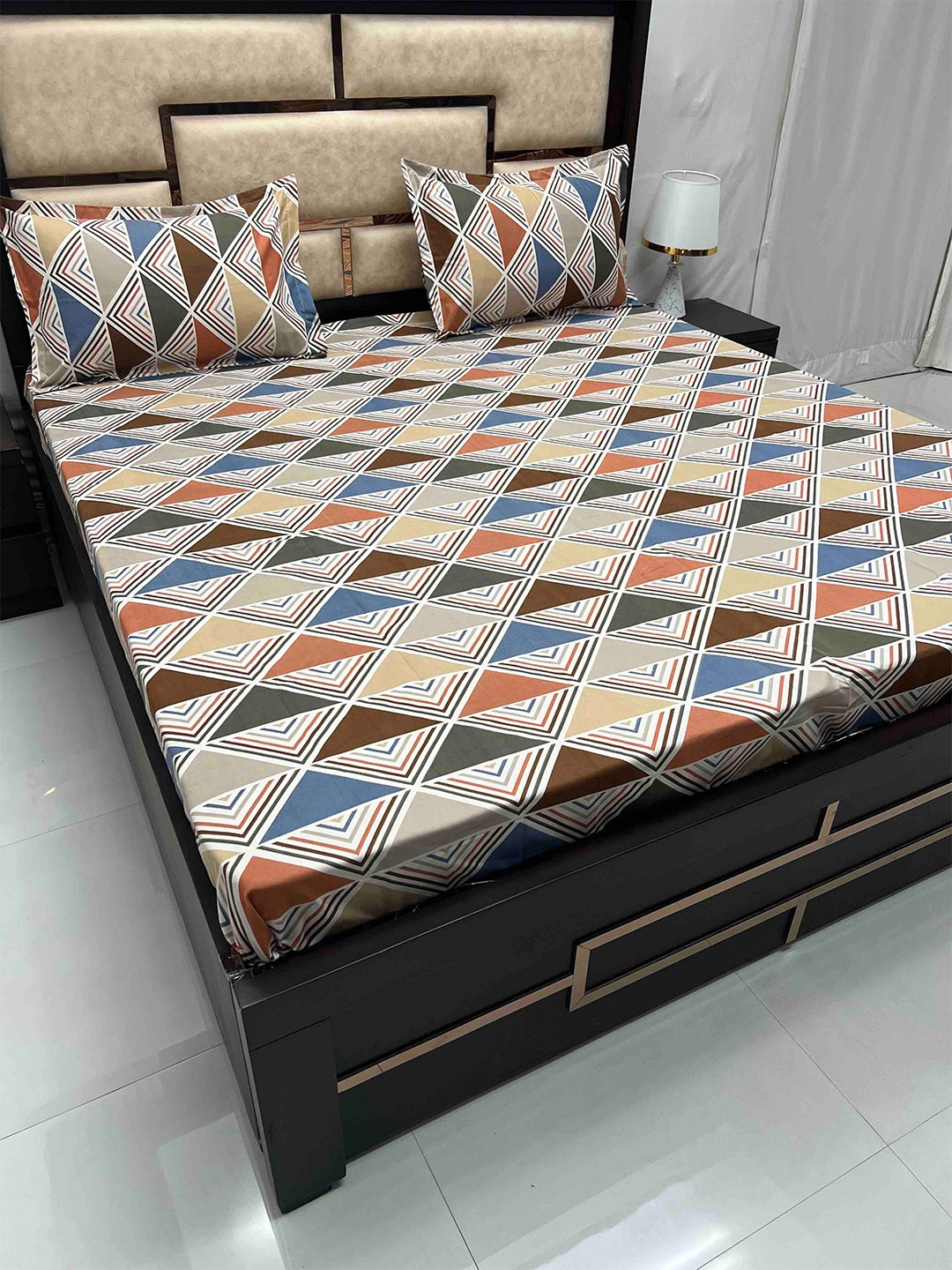 Pure Decor Amulya White & Brown Geometric 300 TC Queen Bedsheet With 2 Pillow Covers
Pure Decor Amulya White & Brown Geometric 300 TC Queen Bedsheet With 2 Pillow Covers